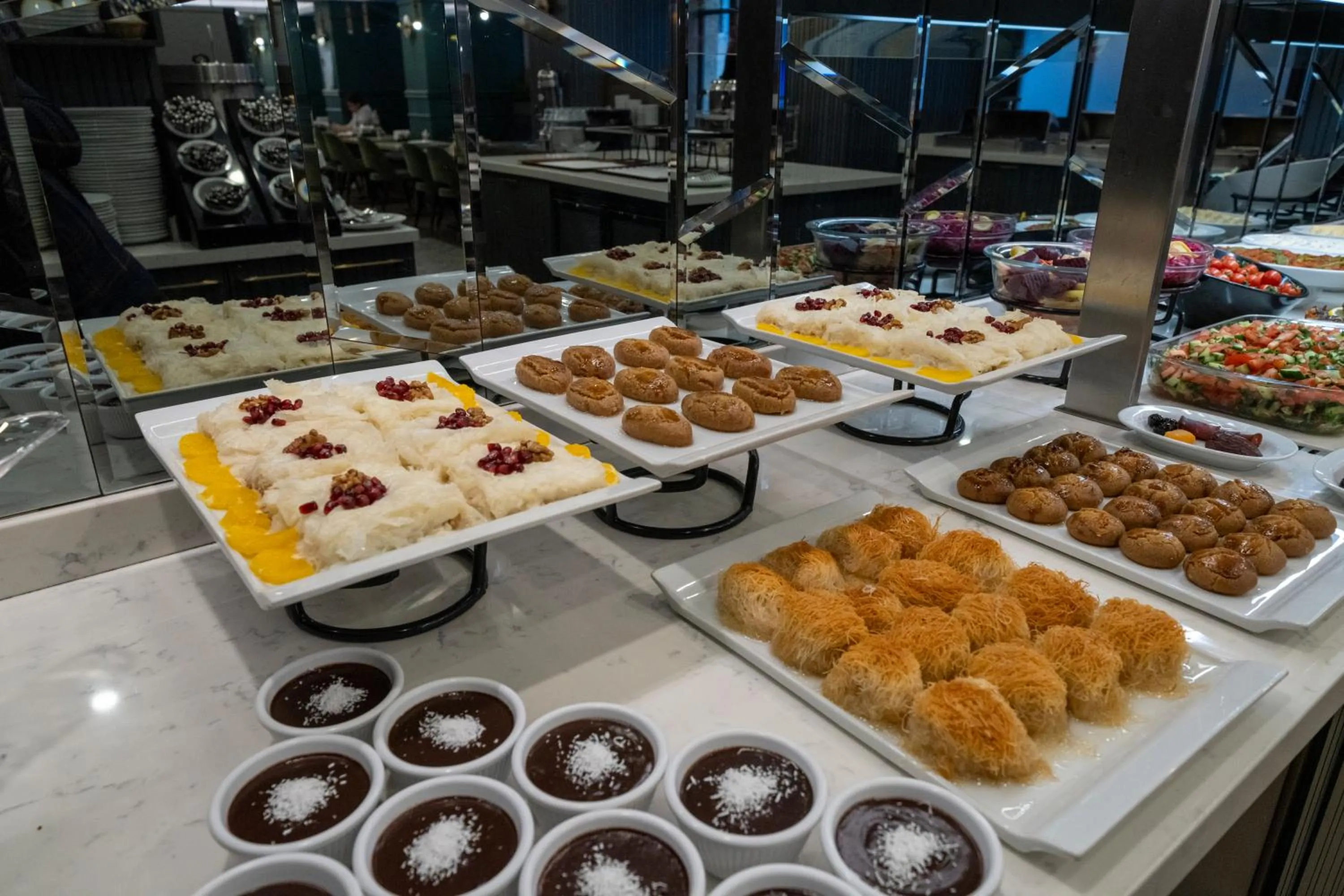 Food and drinks in Amethyst Hotel