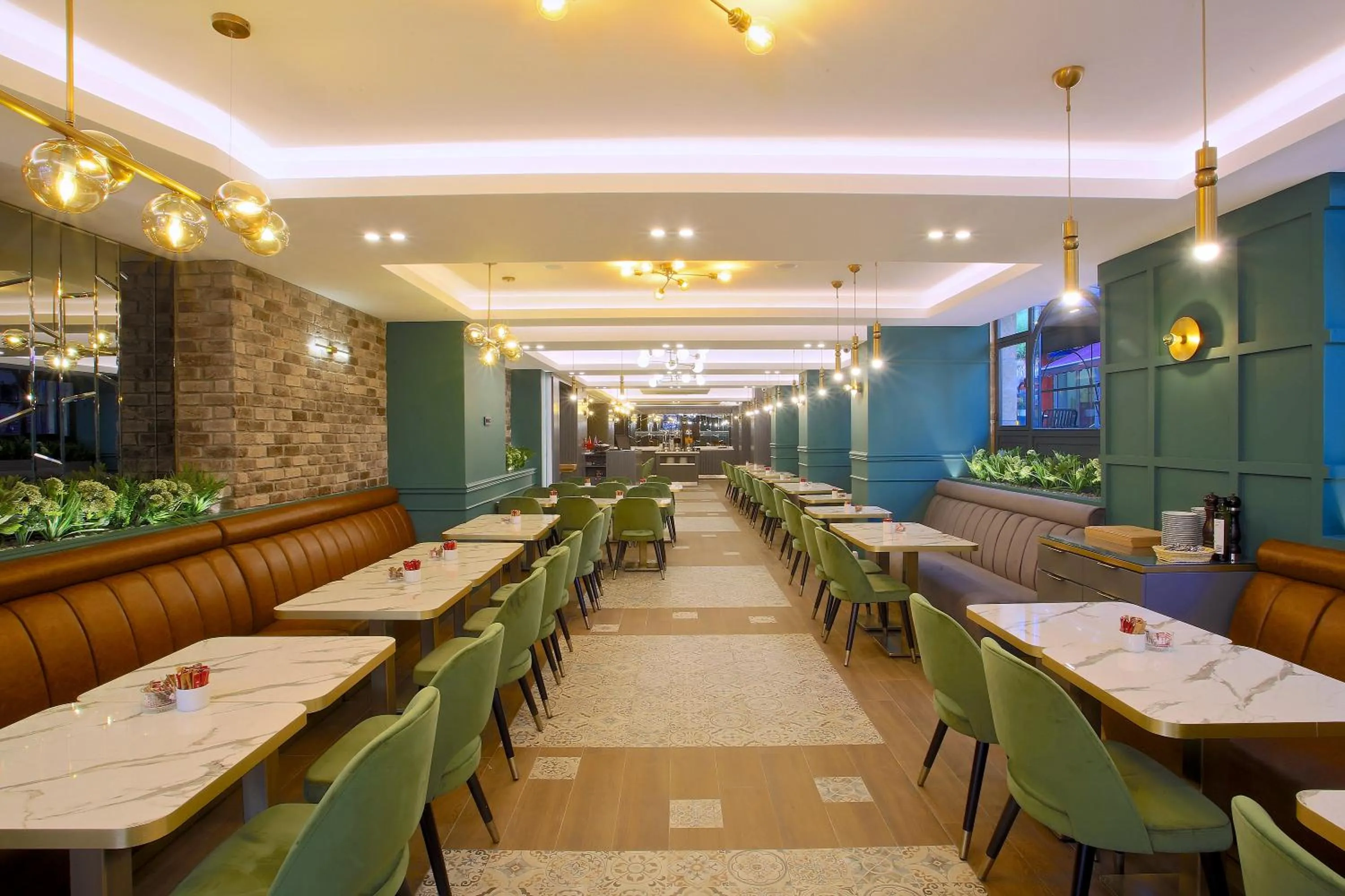 Restaurant/places to eat in Amethyst Hotel