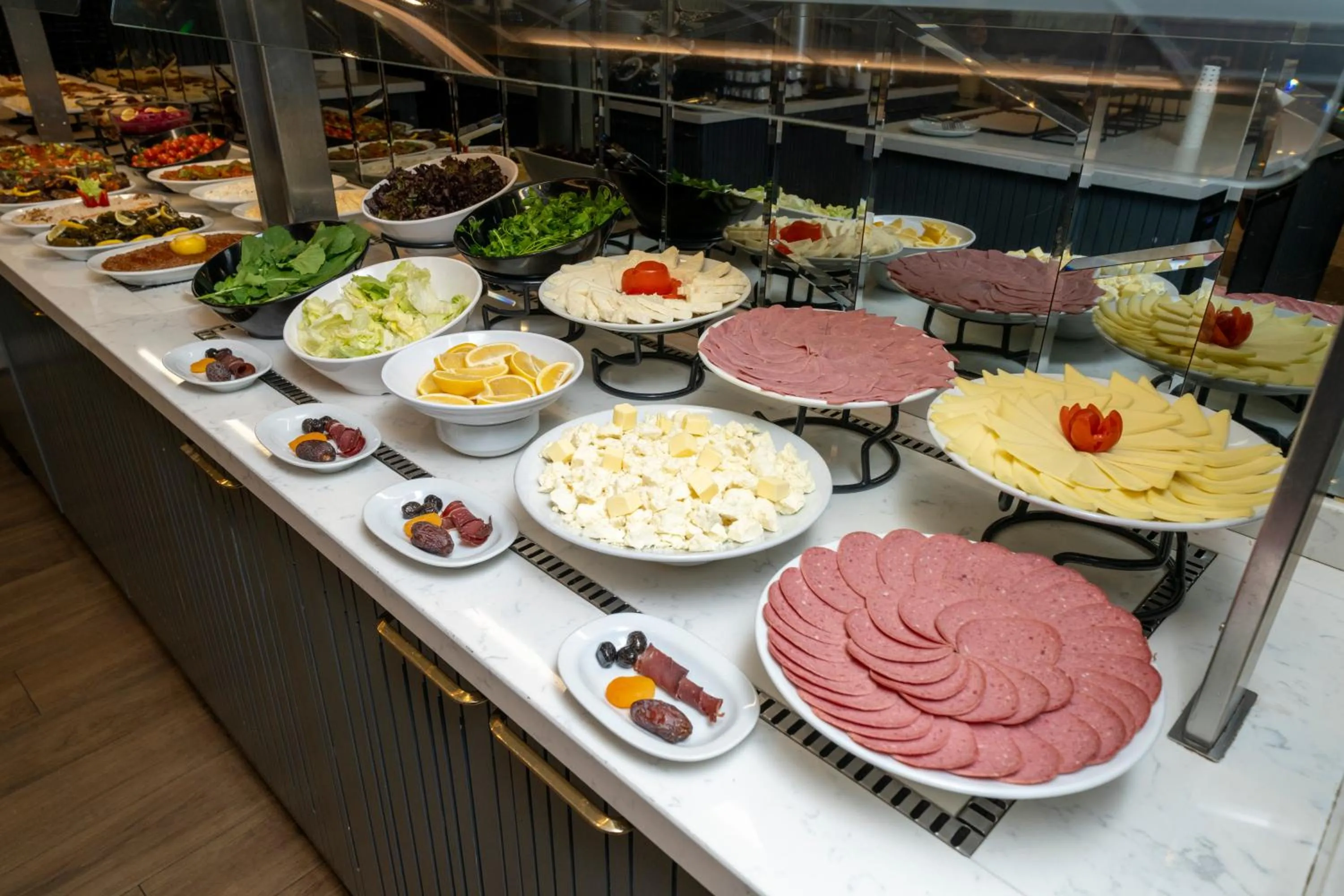 Food and drinks in Amethyst Hotel