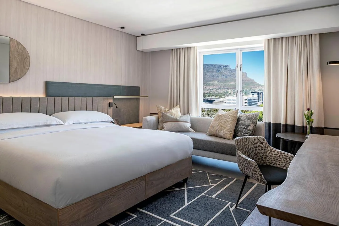 Photo of the whole room, Bed in Hyatt Regency Cape Town