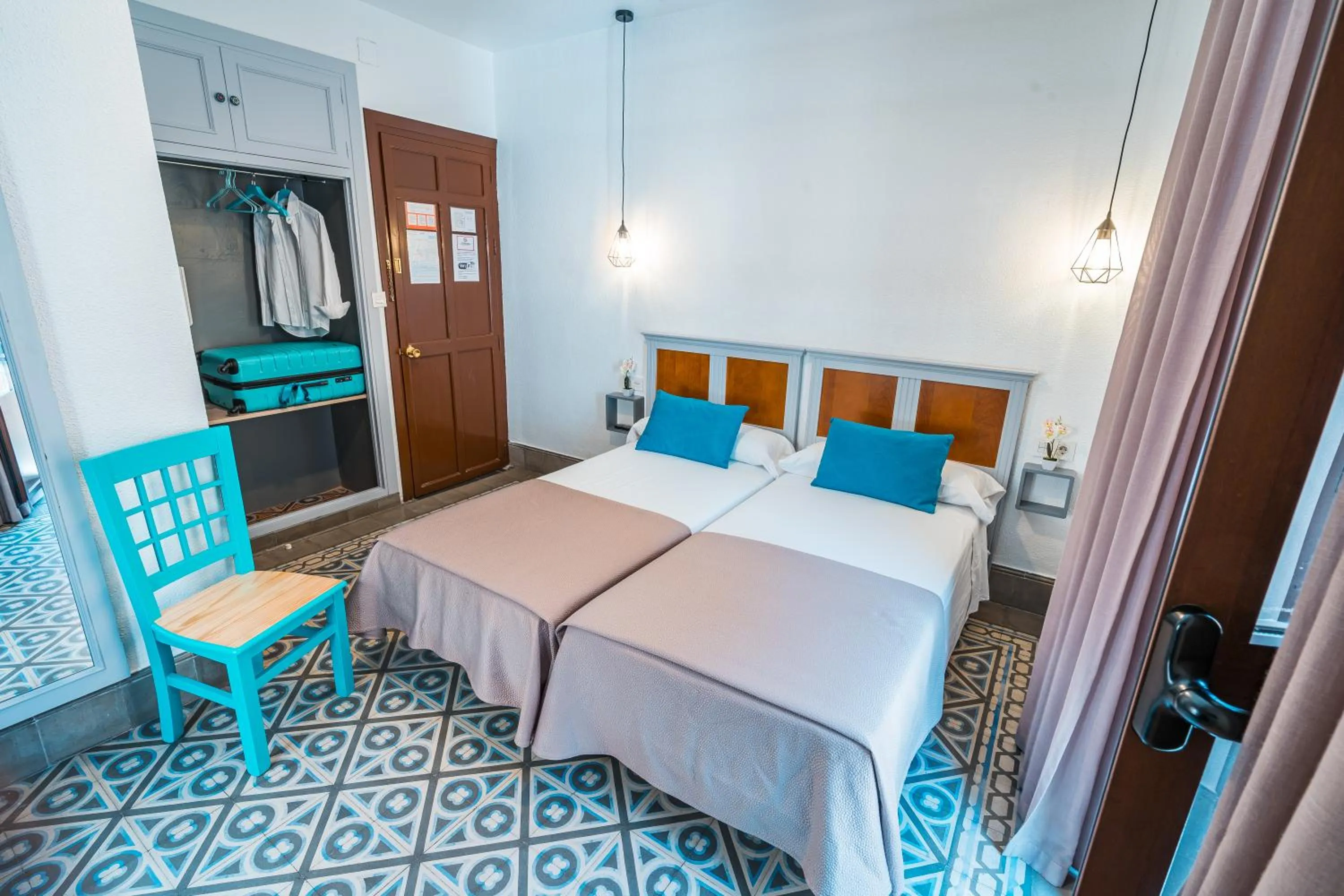 Photo of the whole room, Bed in Veronica Centro