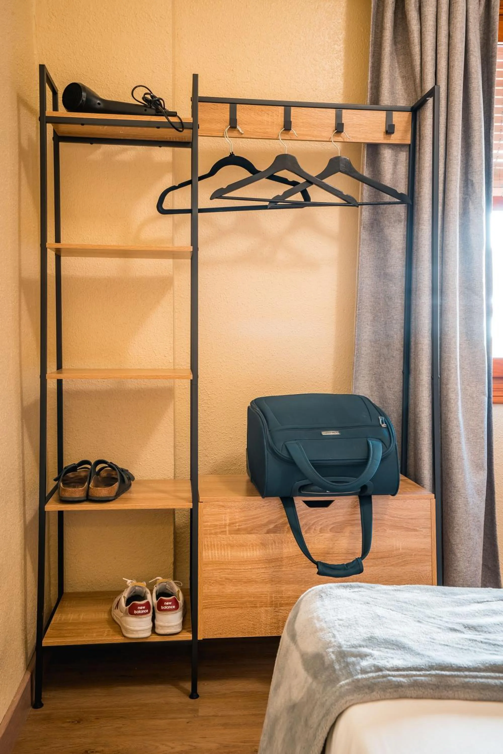 Property building, Bed in Veronica Centro