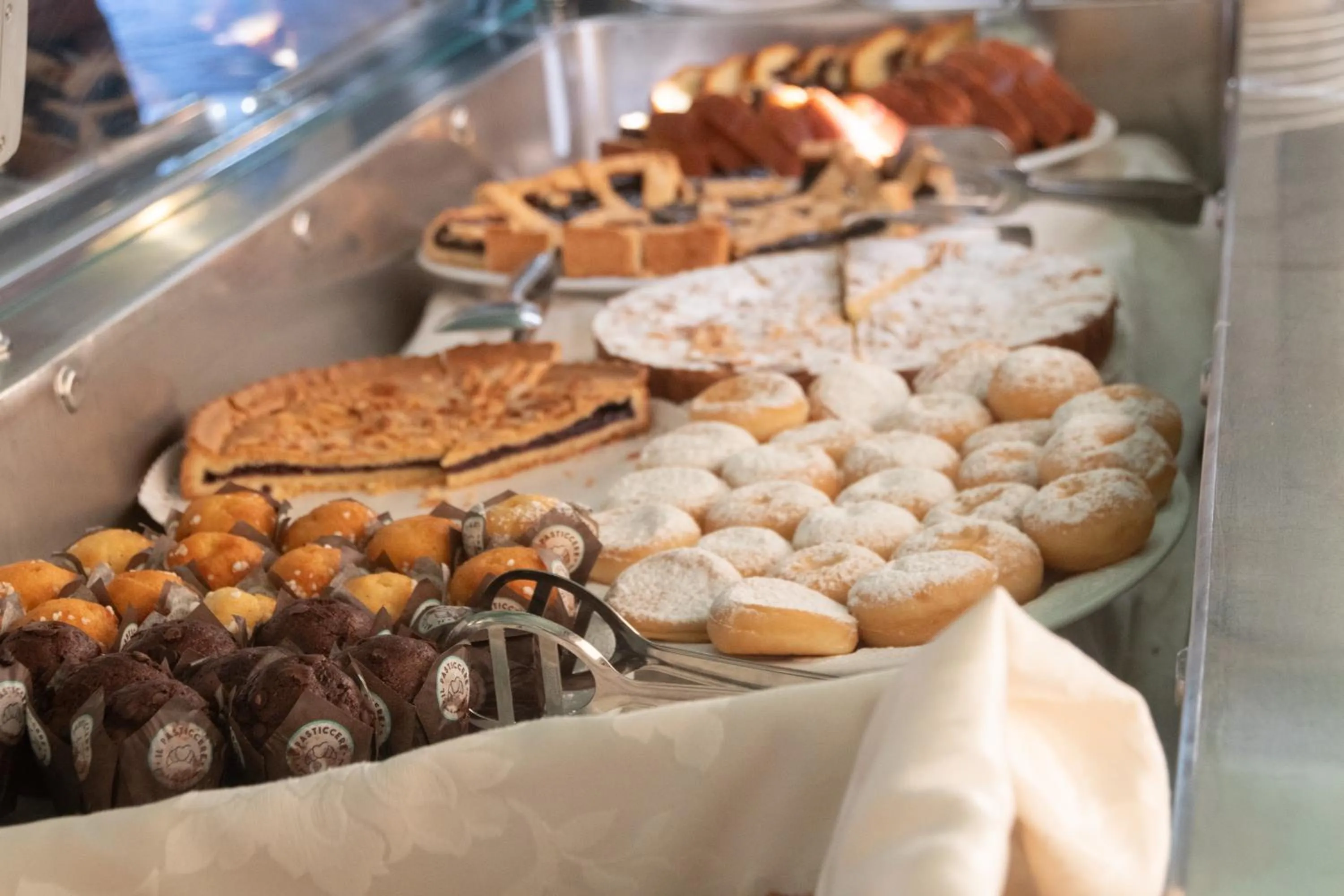 Buffet breakfast in Residence Punta Spin