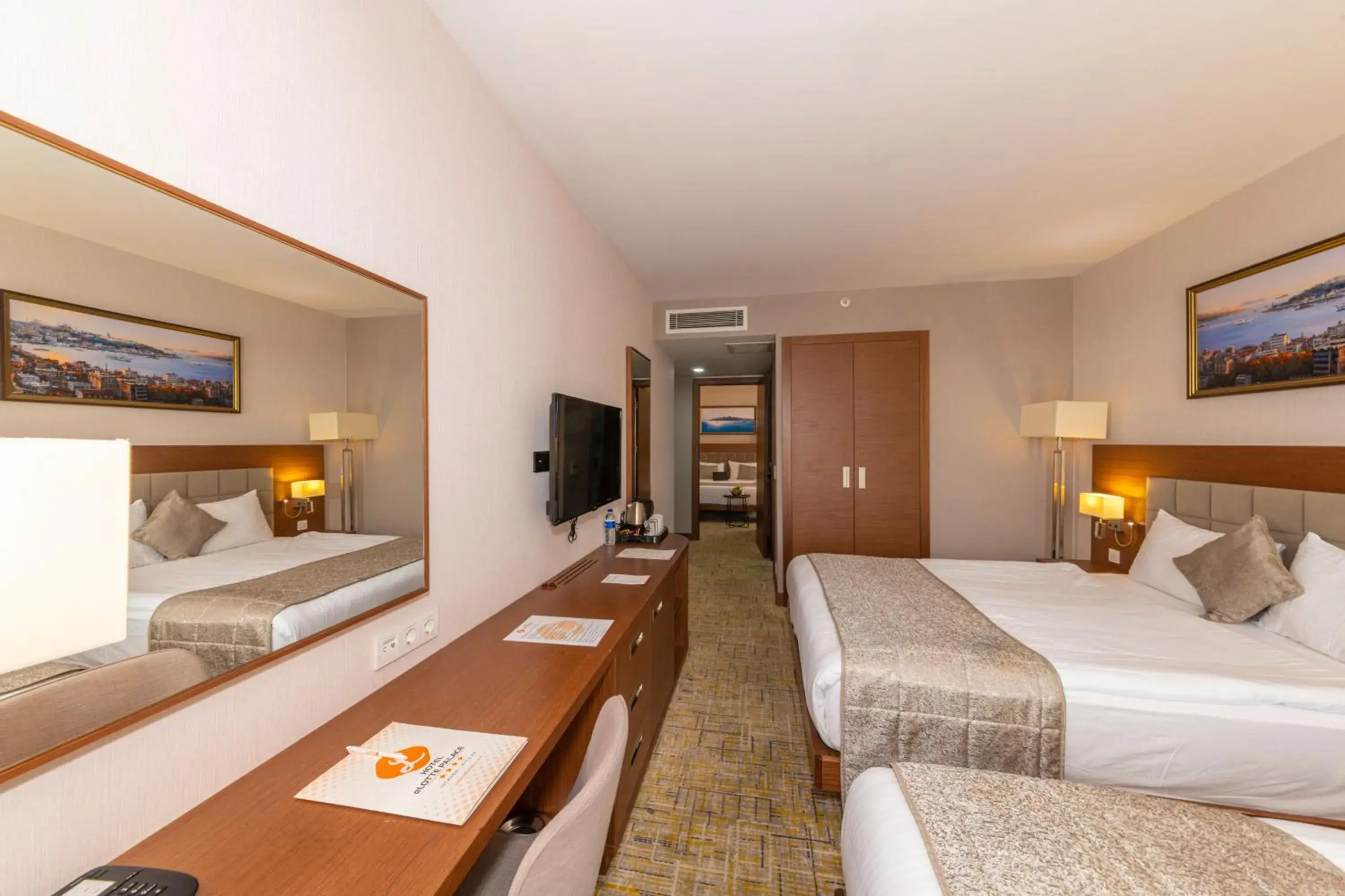 Family Room in Land Park Hotel Family Room in Land Park Hotel