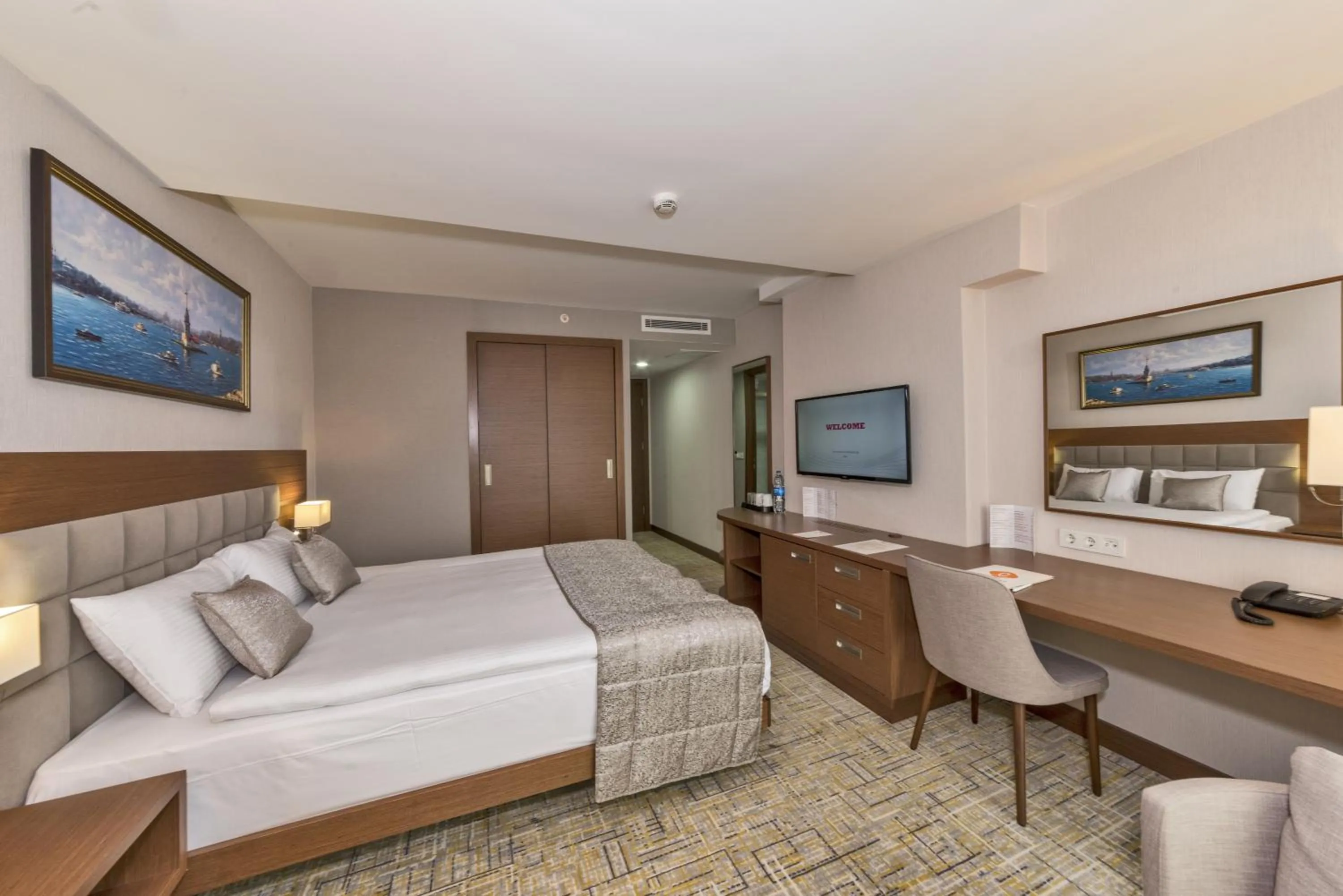 Bed in Land Park Hotel