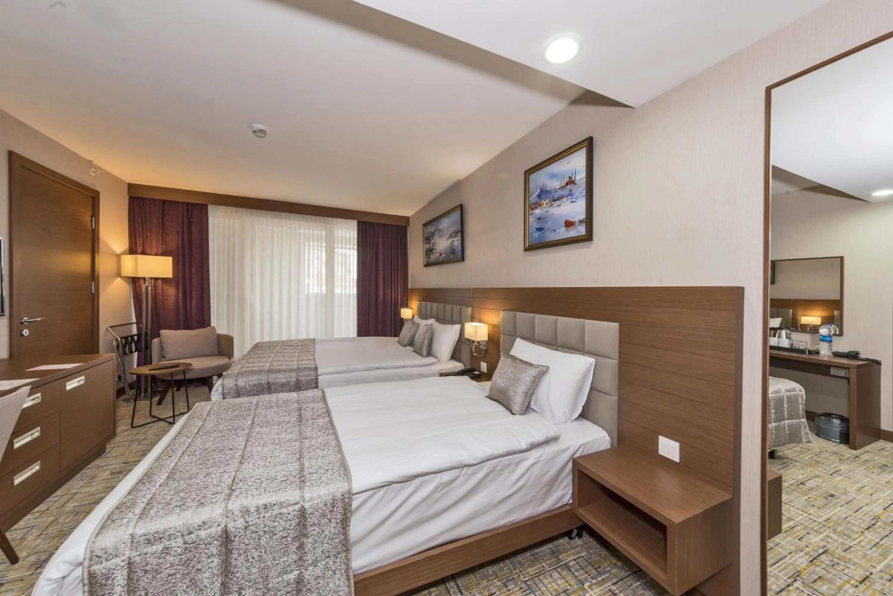 Bed in Land Park Hotel