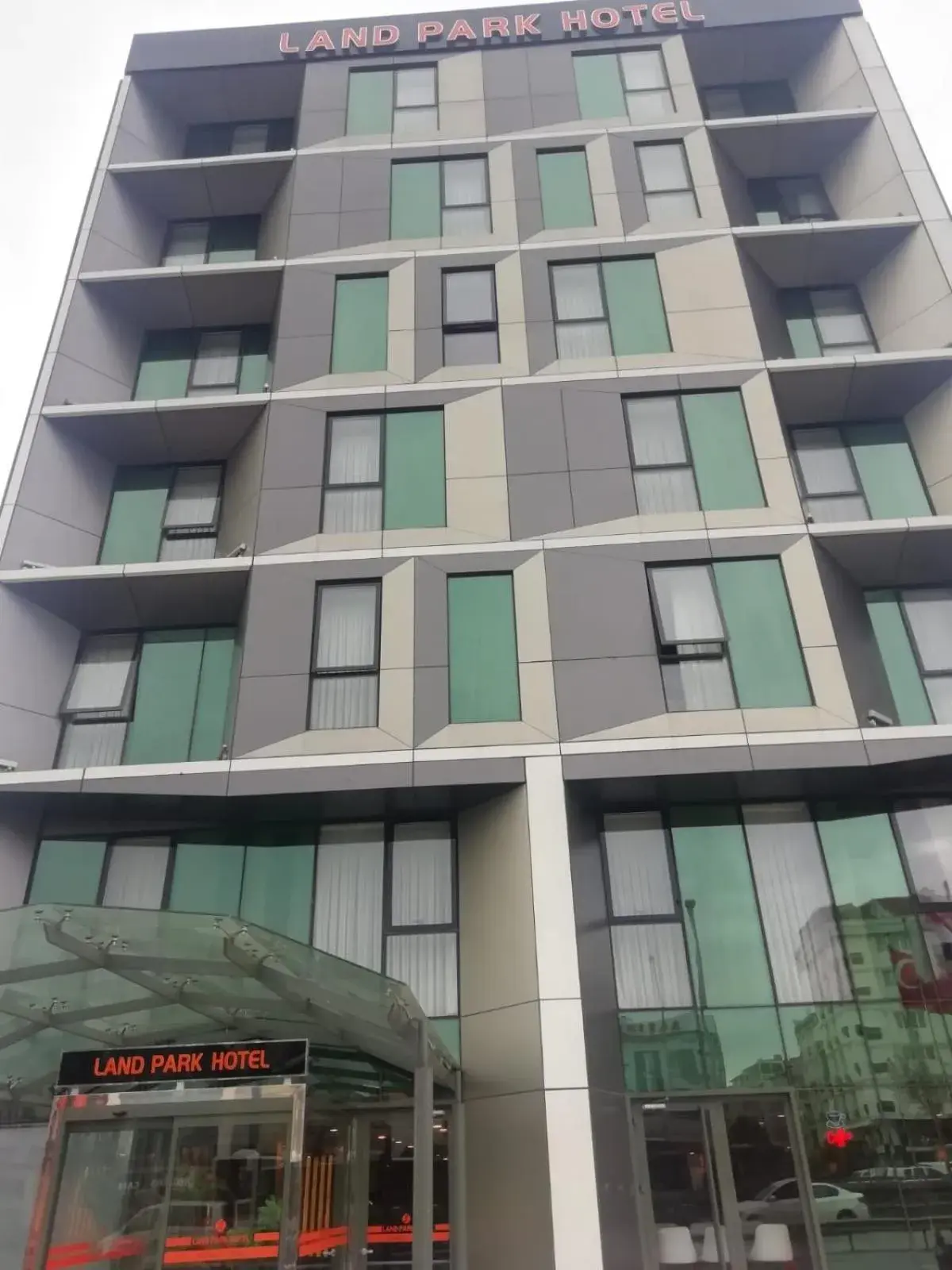 Property building in Land Park Hotel Property building in Land Park Hotel