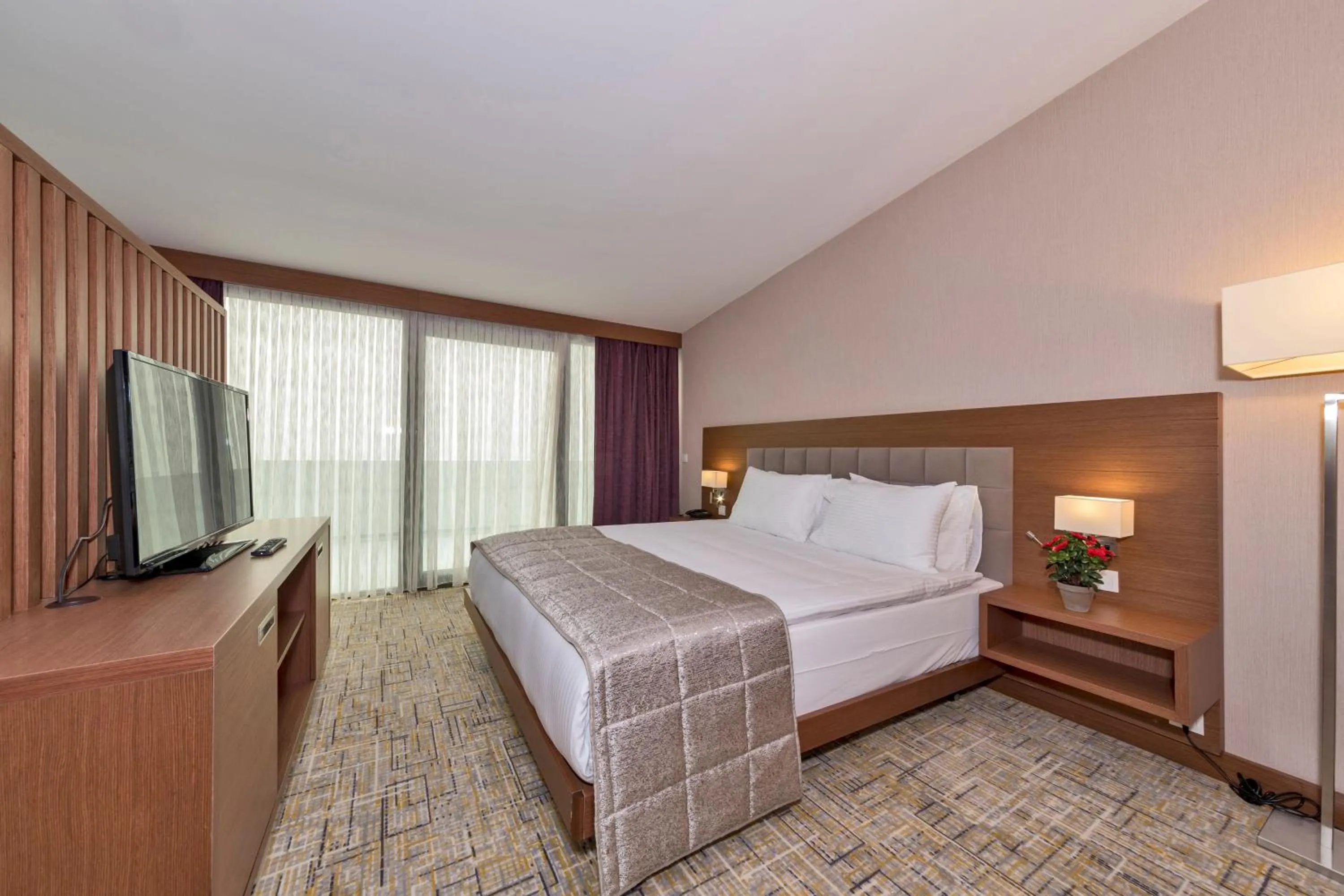 Bed in Land Park Hotel