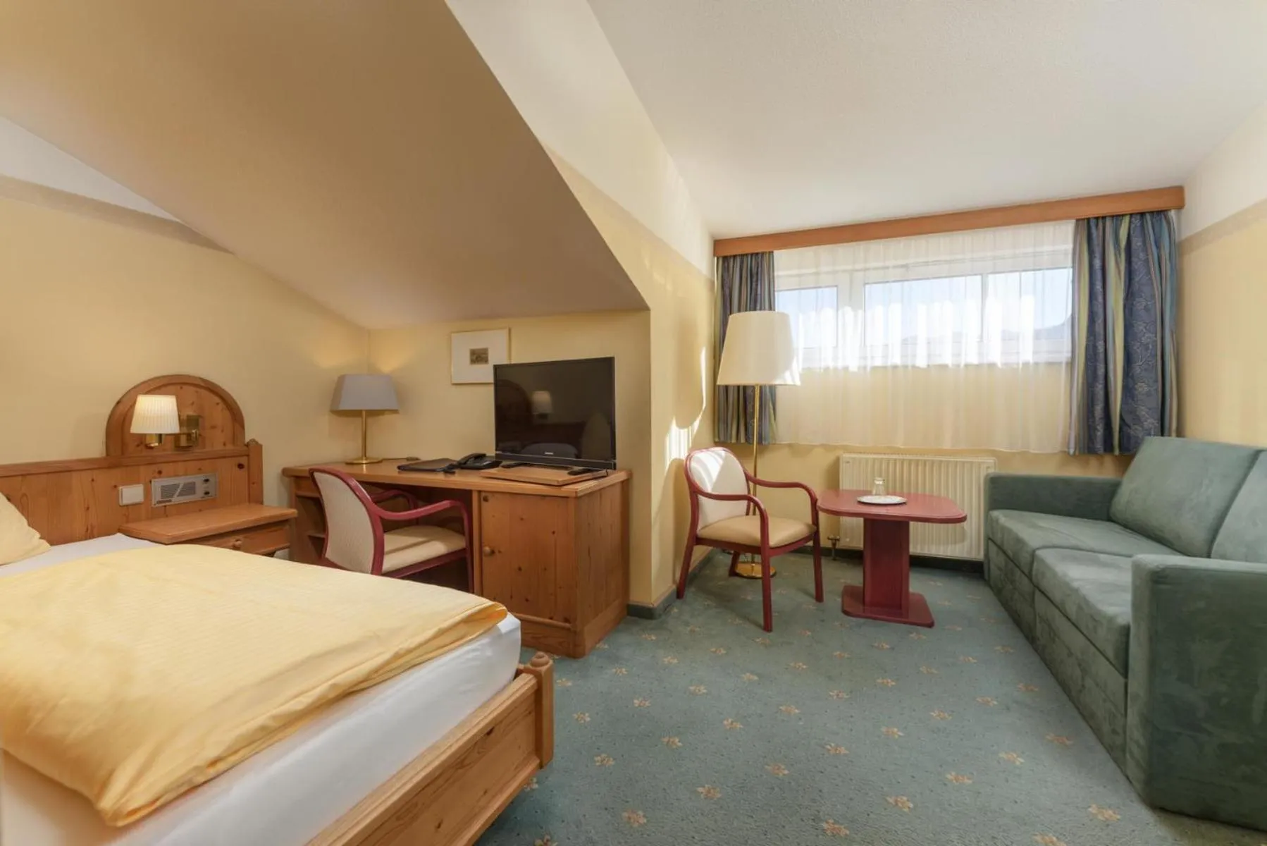 Bed in Hotel Restaurant Lebzelter