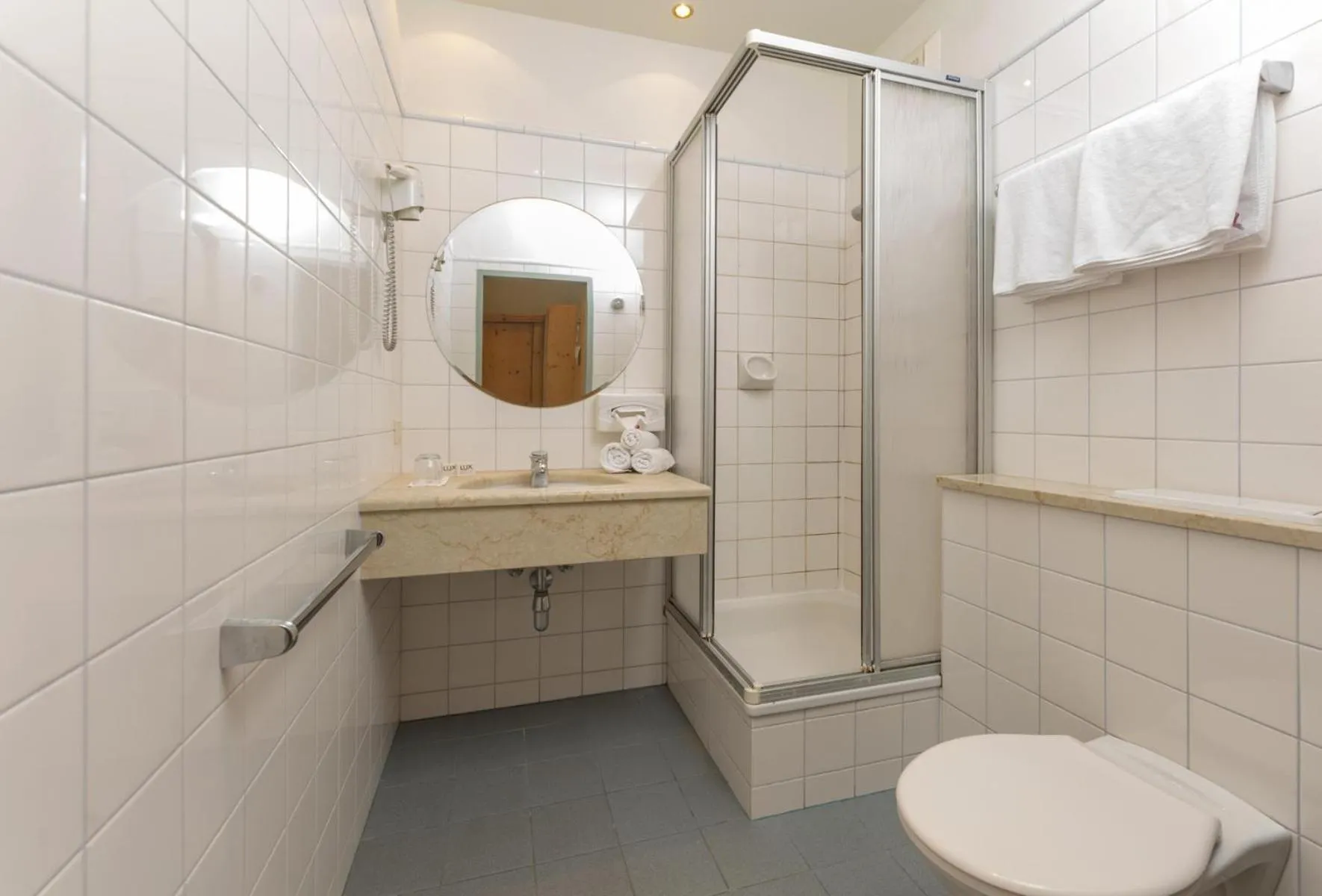 Shower in Hotel Restaurant Lebzelter