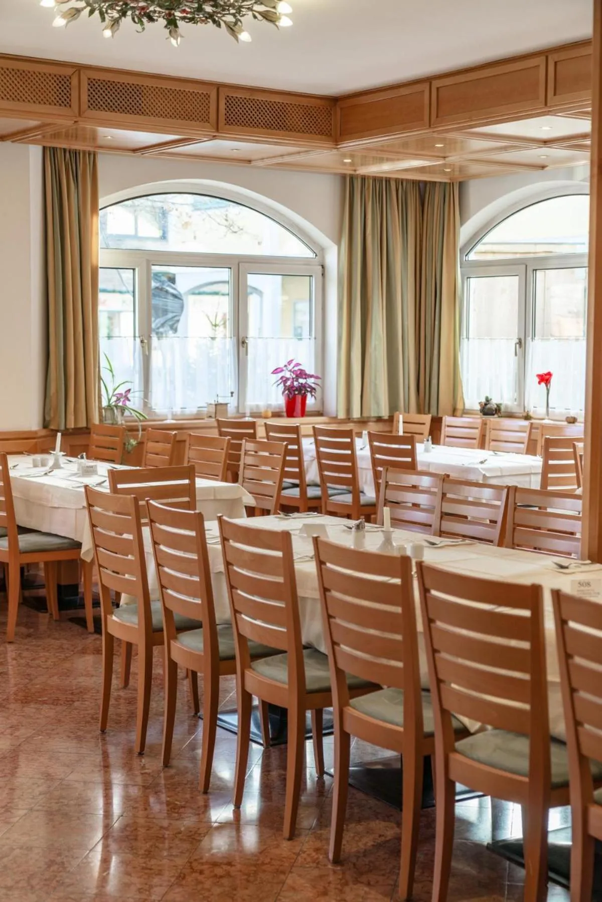 Restaurant/places to eat in Hotel Restaurant Lebzelter