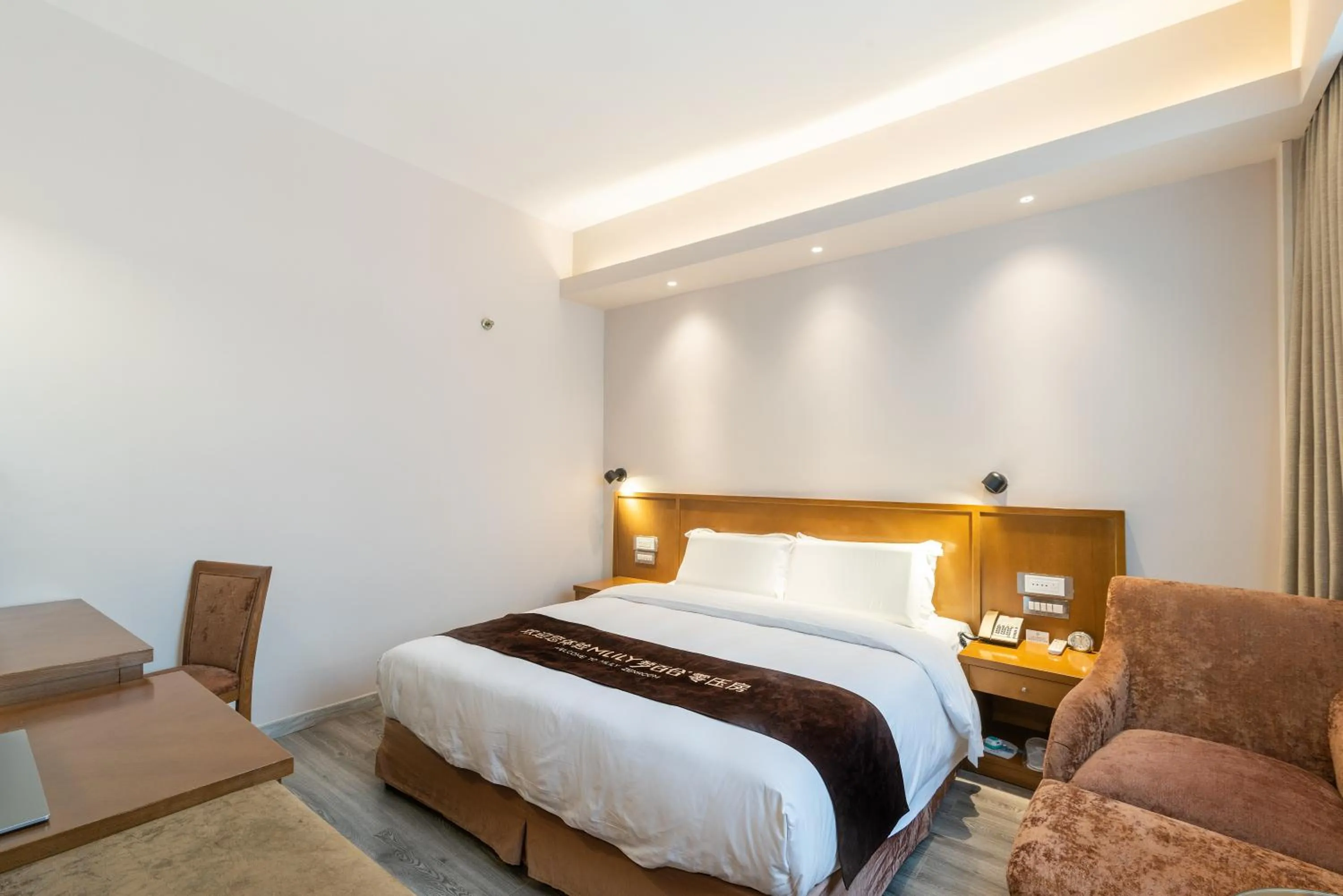 Bedroom, Bed in Jinling Mansion Nanjing