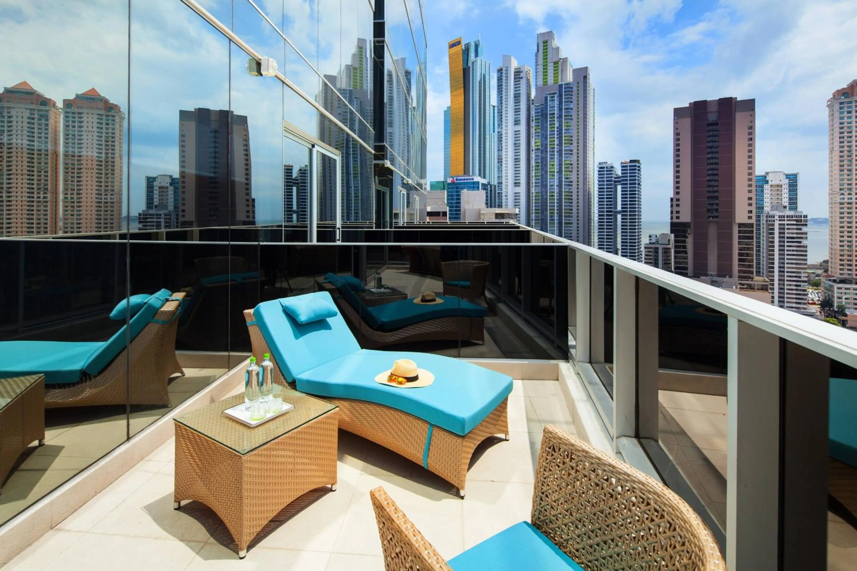 Photo of the whole room in W Panama