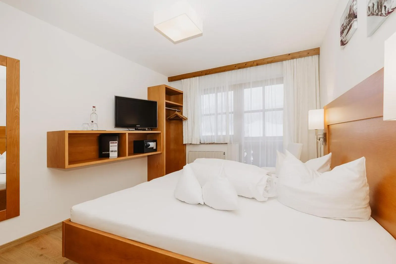 Bedroom, Bed in Hotel Dorfer