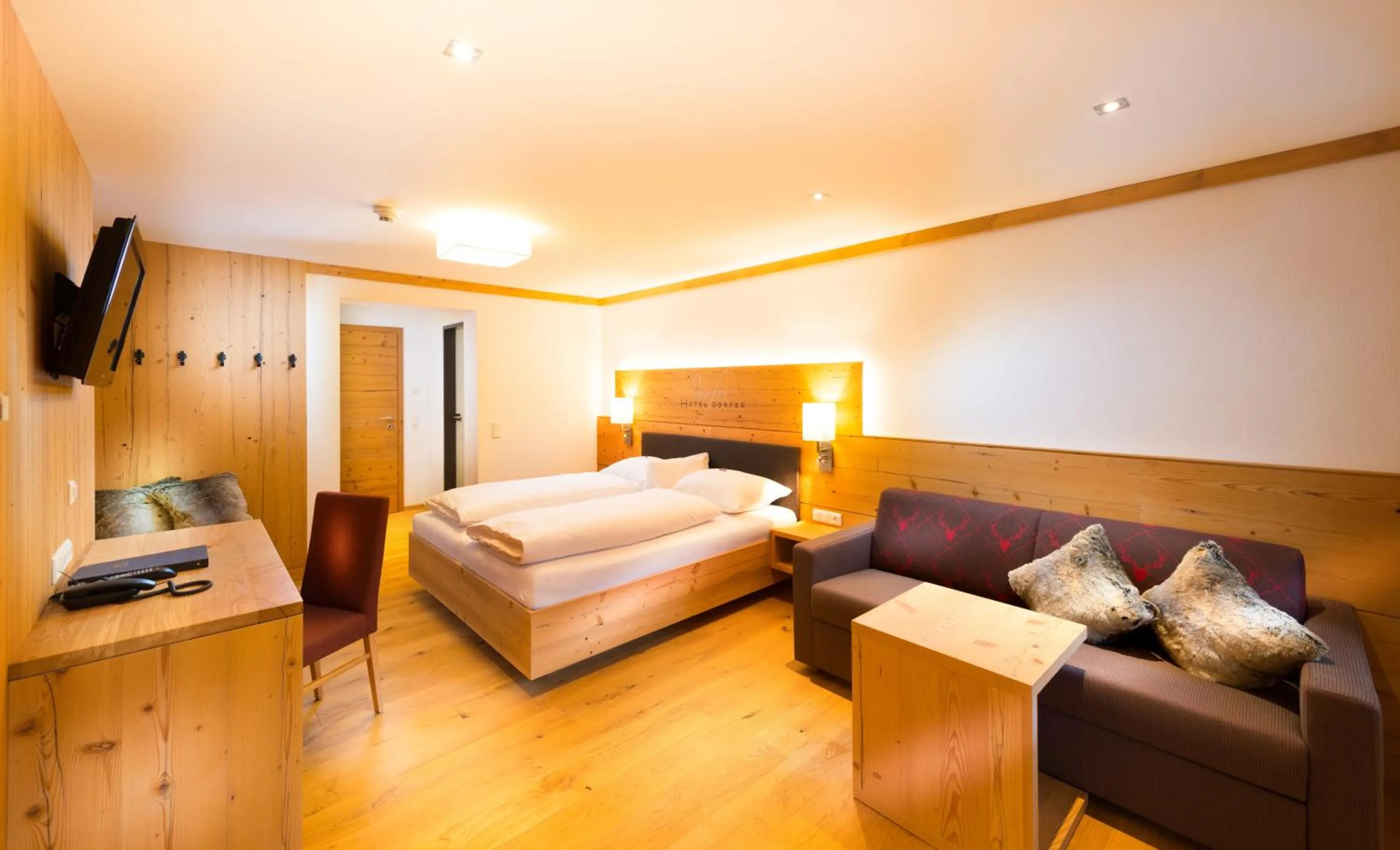 Living room, Bed in Hotel Dorfer