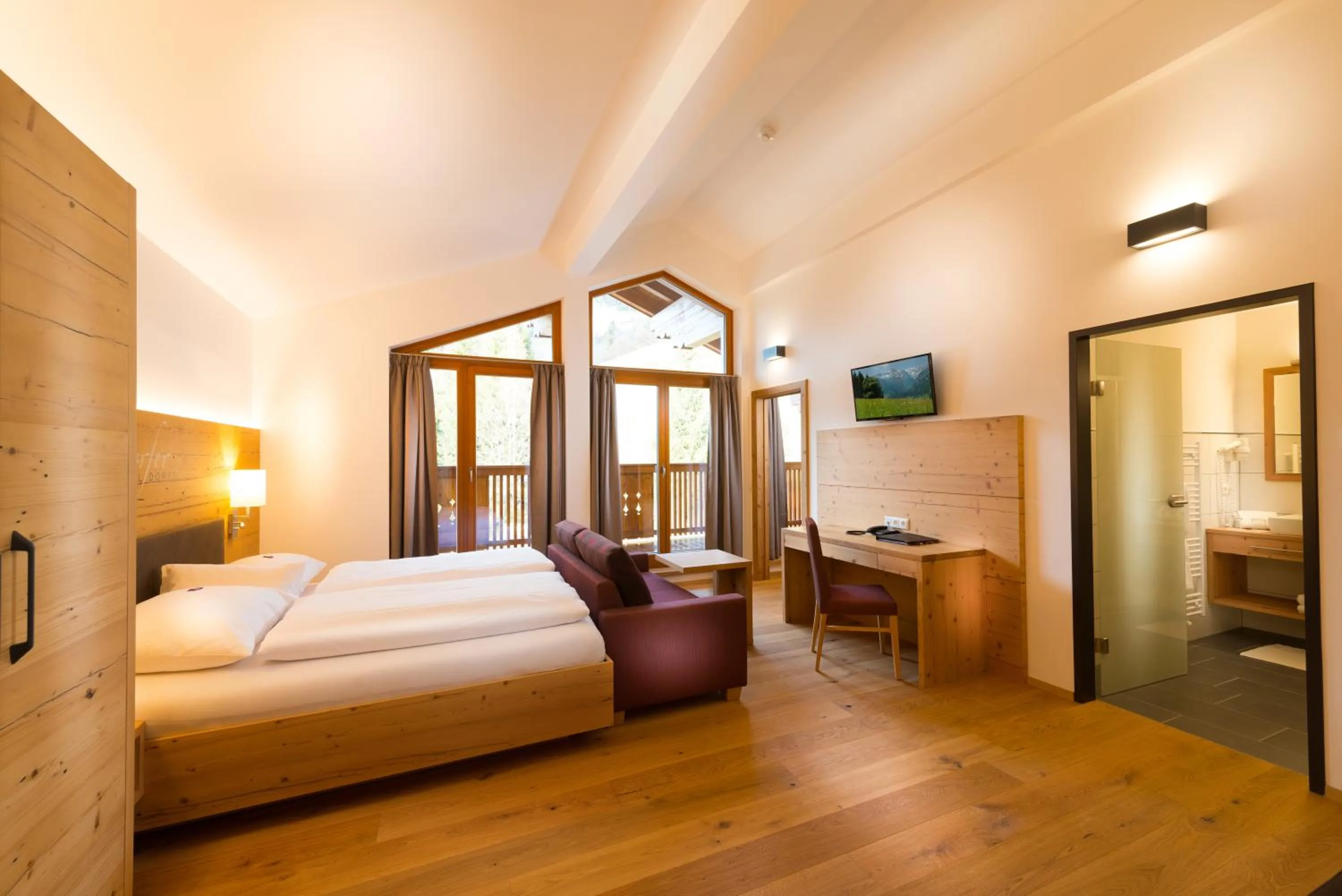 Living room, Bed in Hotel Dorfer