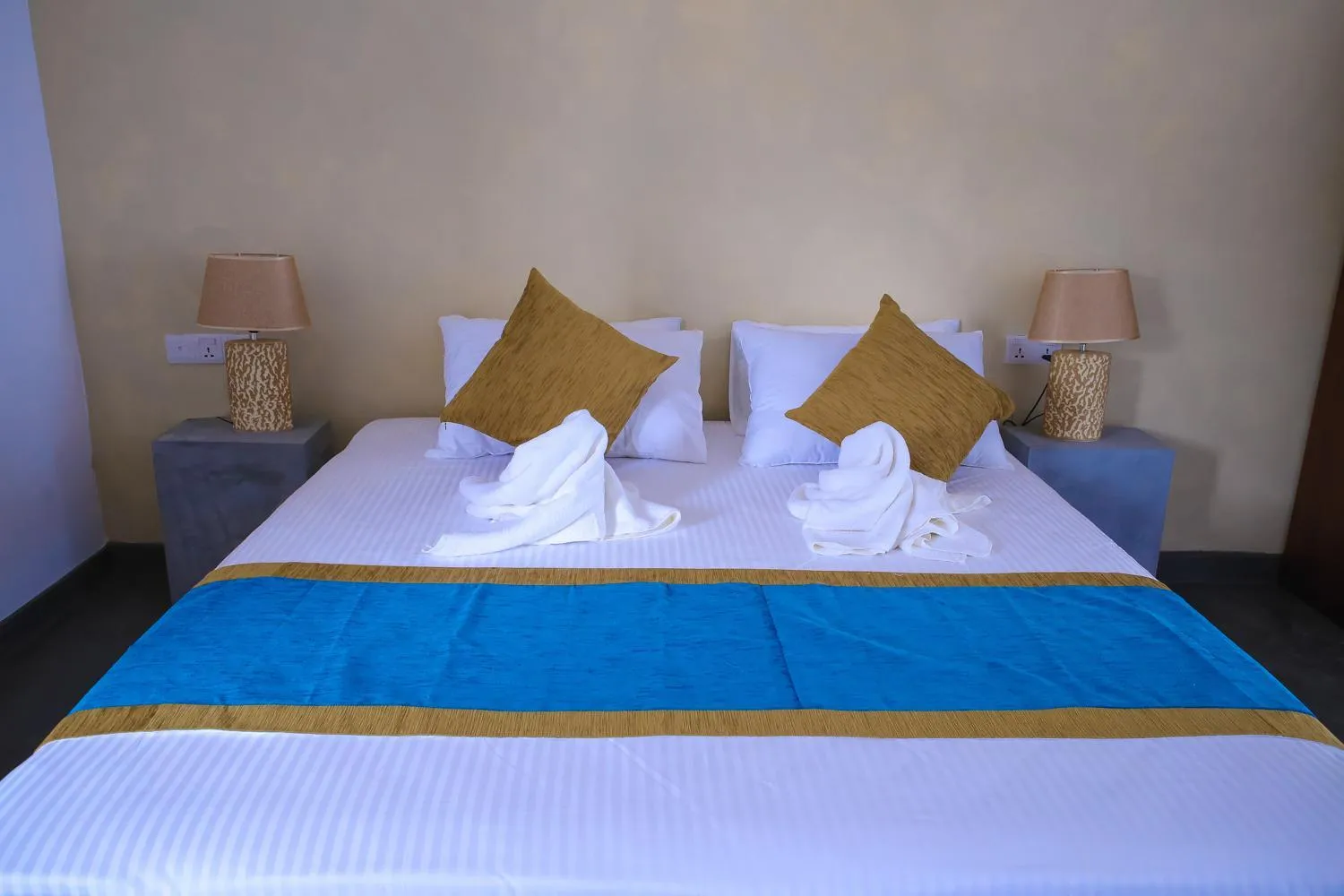 Photo of the whole room, Bed in Hotel Star White - Negombo