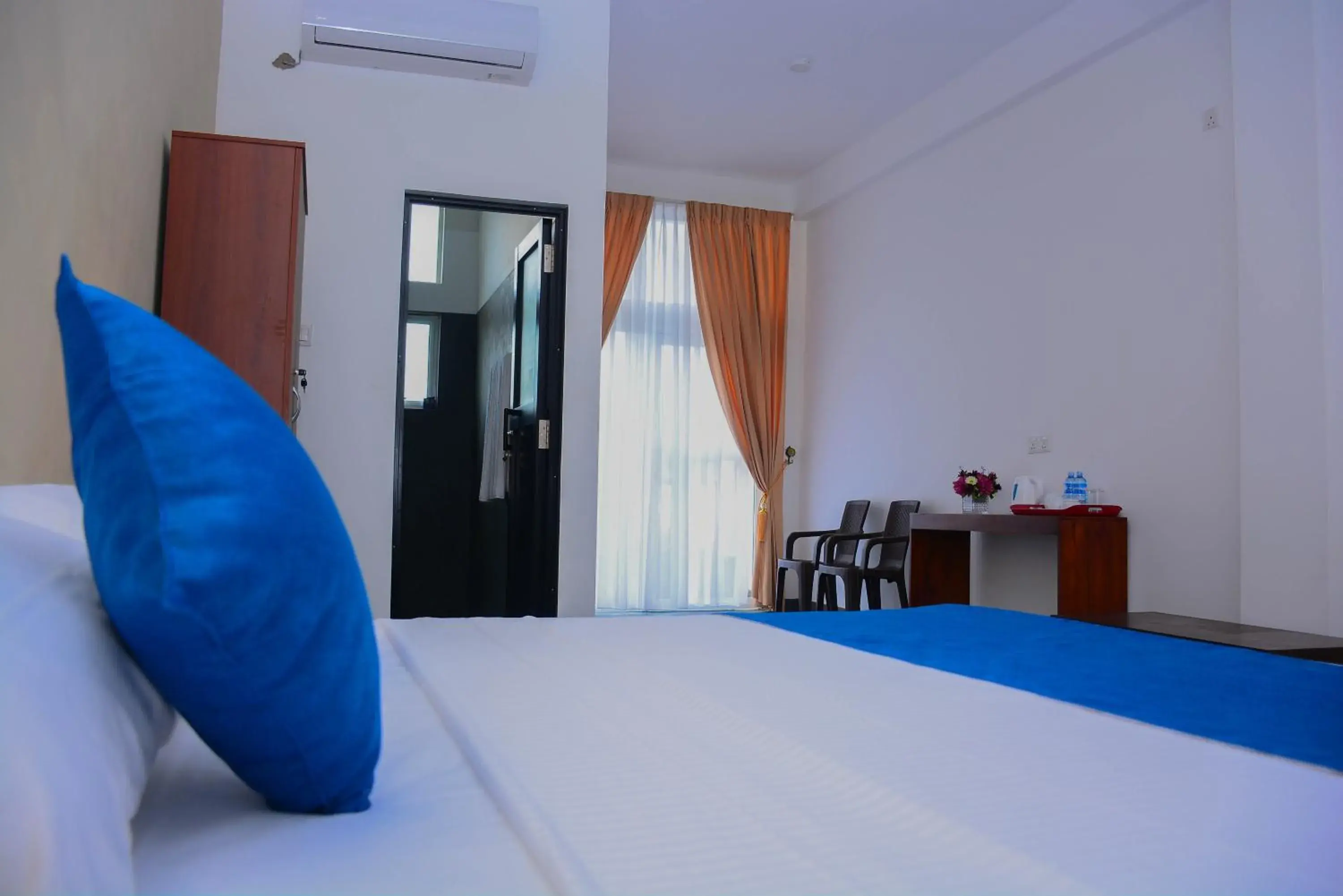 Deluxe Double Room with Sea View in Hotel Star White - Negombo Deluxe Double Room with Sea View in Hotel Star White - Negombo