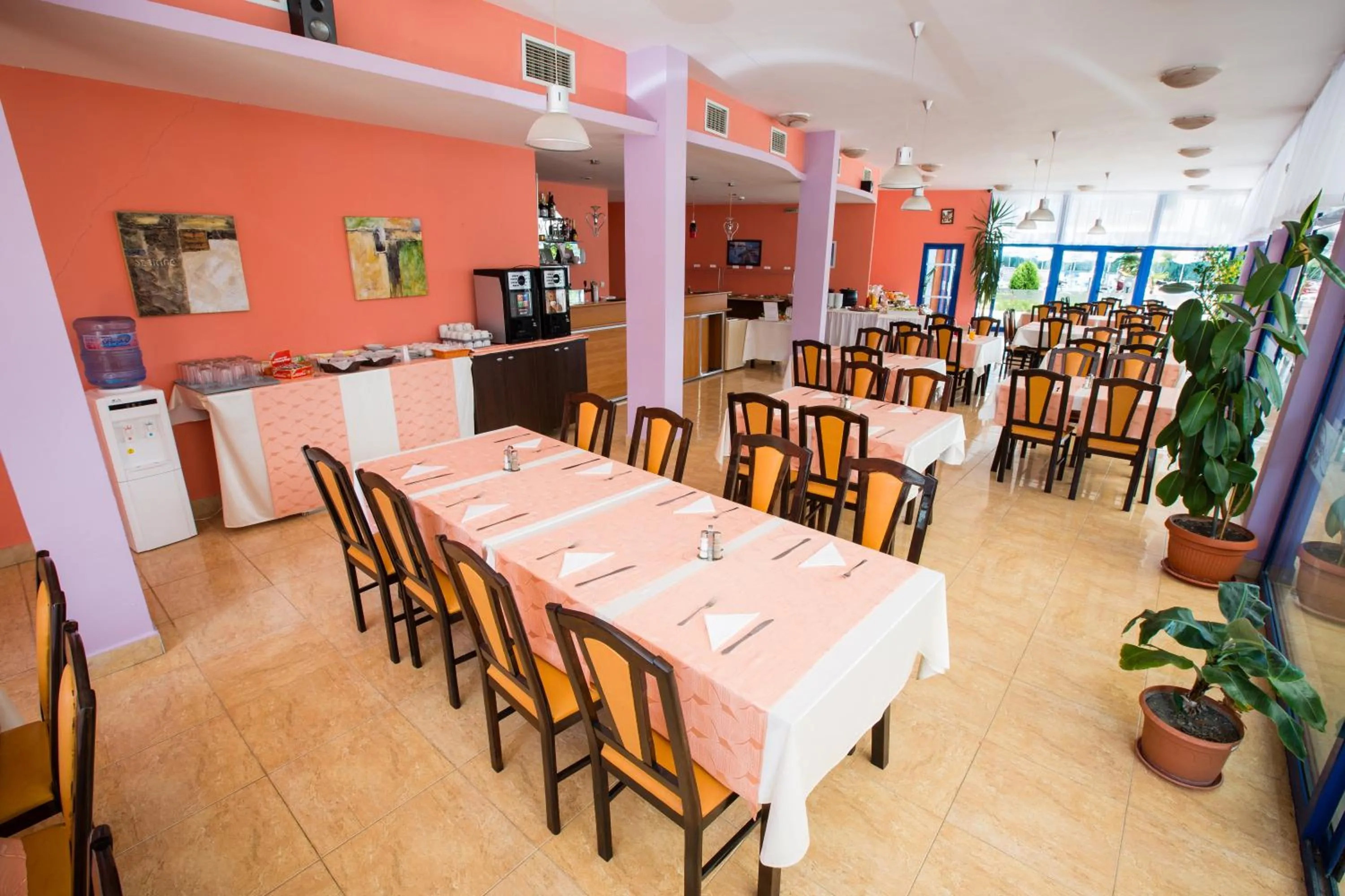 Restaurant/places to eat in Hotel Bohemi