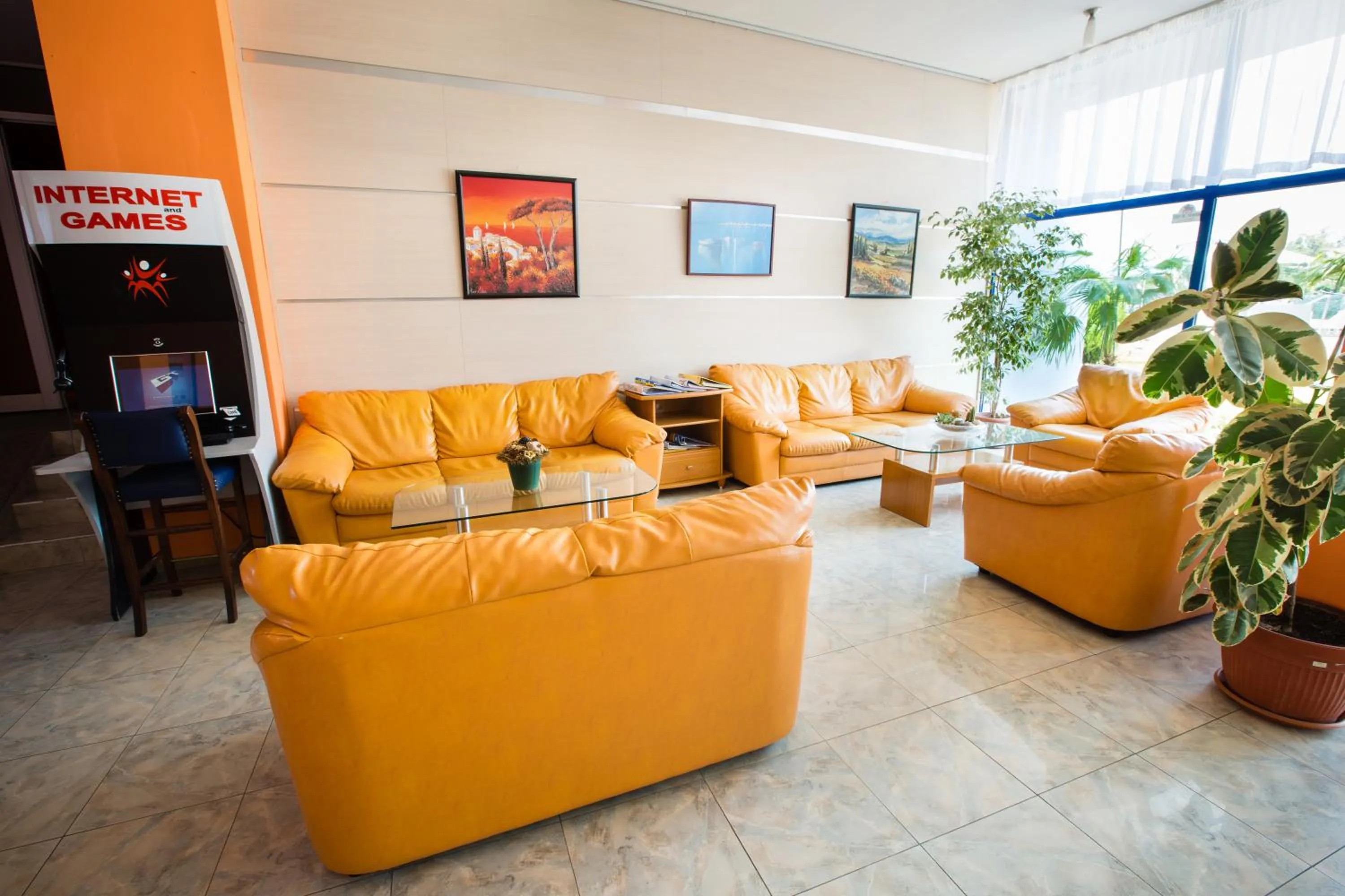 Communal lounge/ TV room in Hotel Bohemi