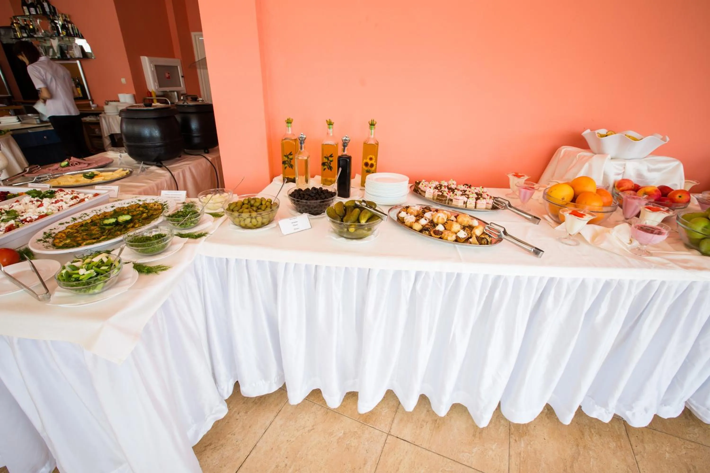 Restaurant/places to eat in Hotel Bohemi