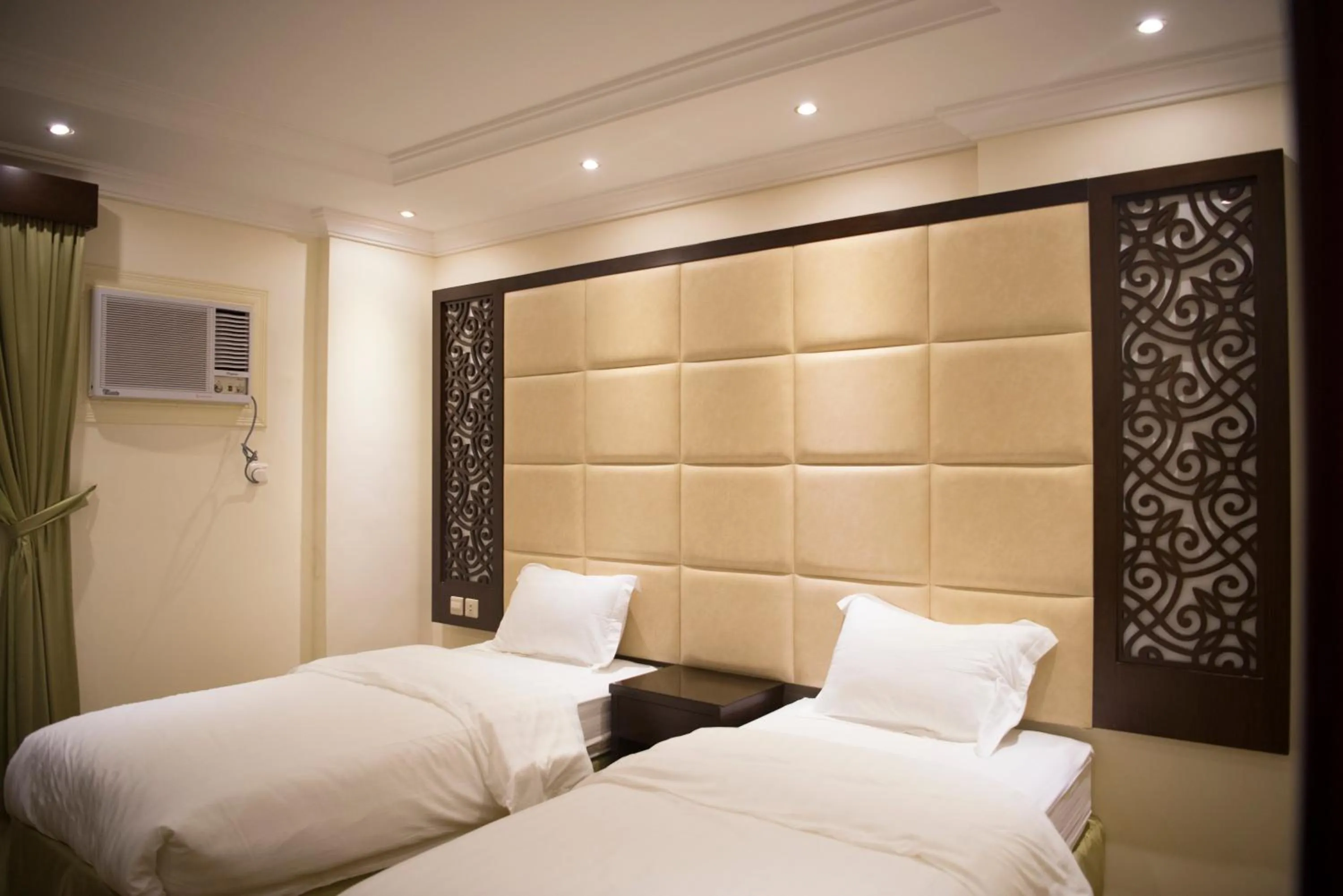 Bed in Quiet Dreams - Quraysh Branch