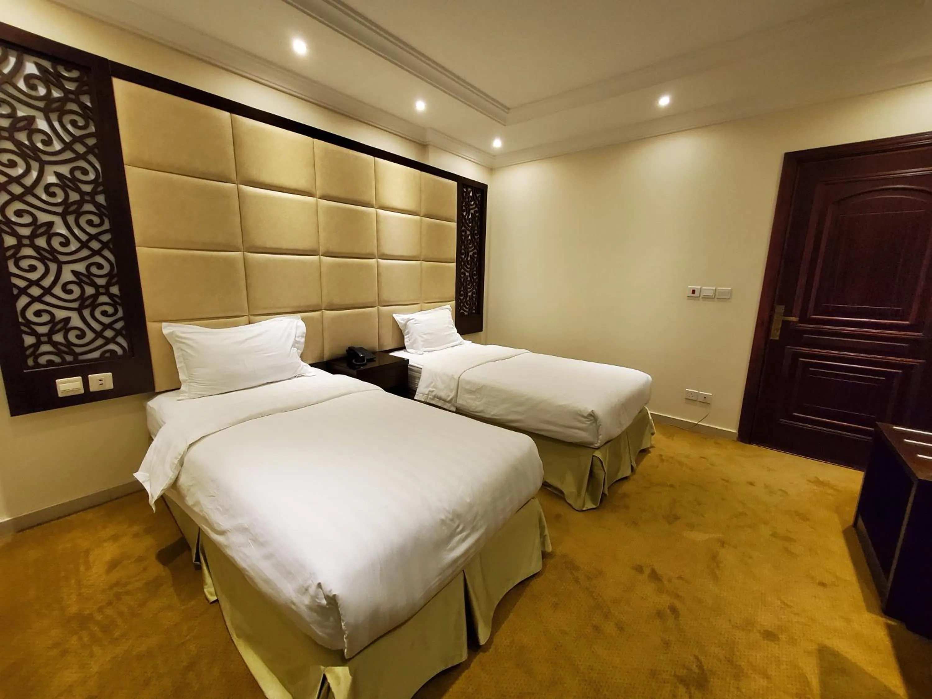 Bed in Quiet Dreams - Quraysh Branch