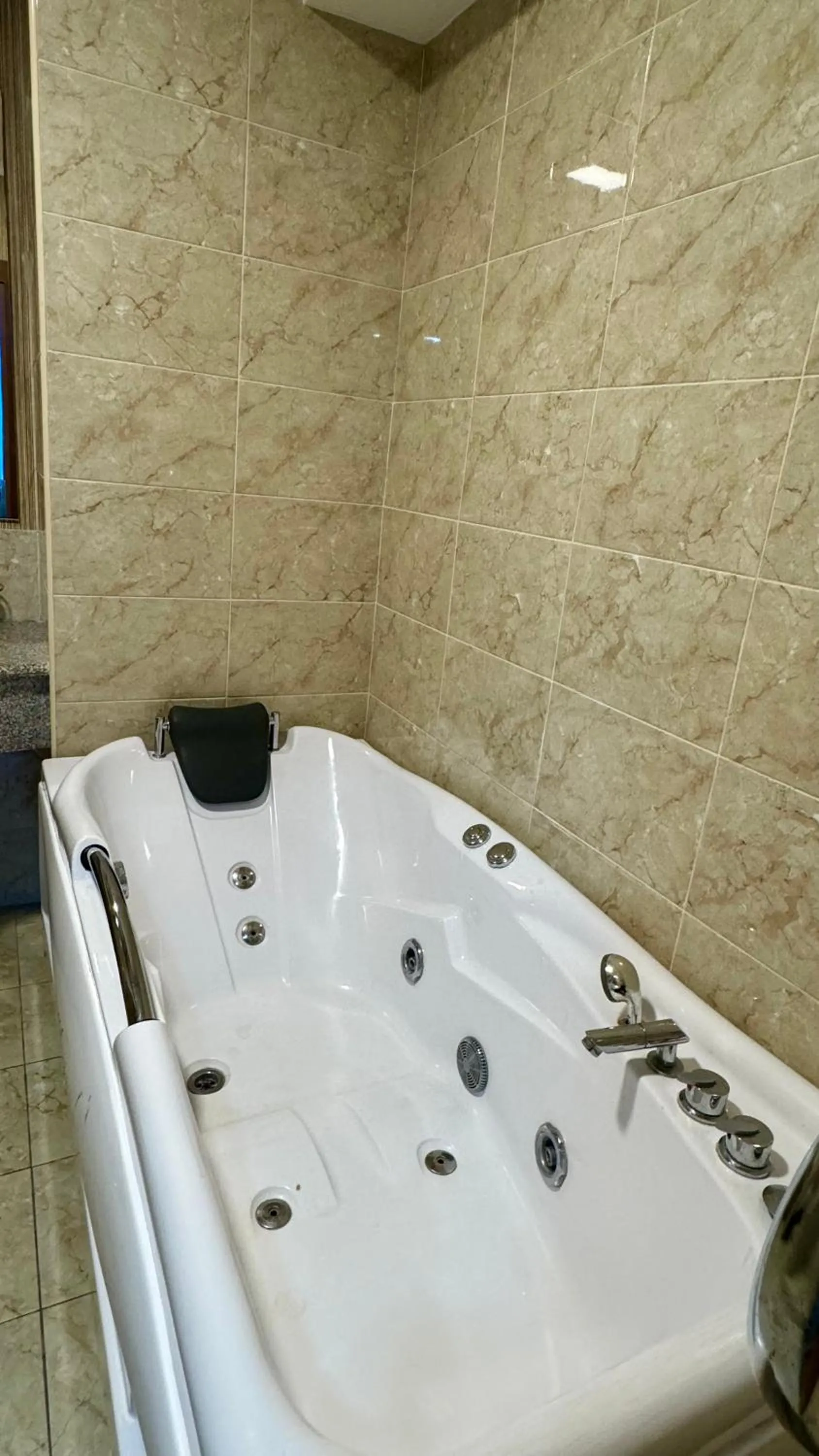 Hot Tub in Grand Hotel Eurasia