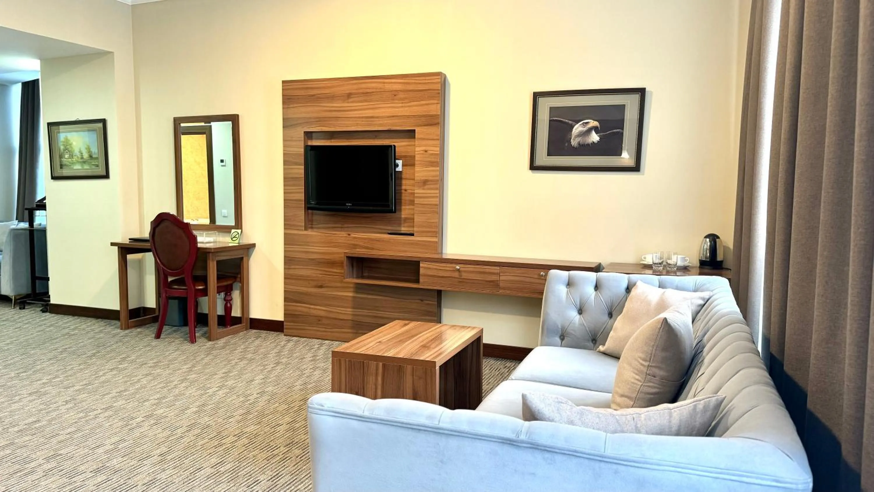 Communal lounge/ TV room in Grand Hotel Eurasia