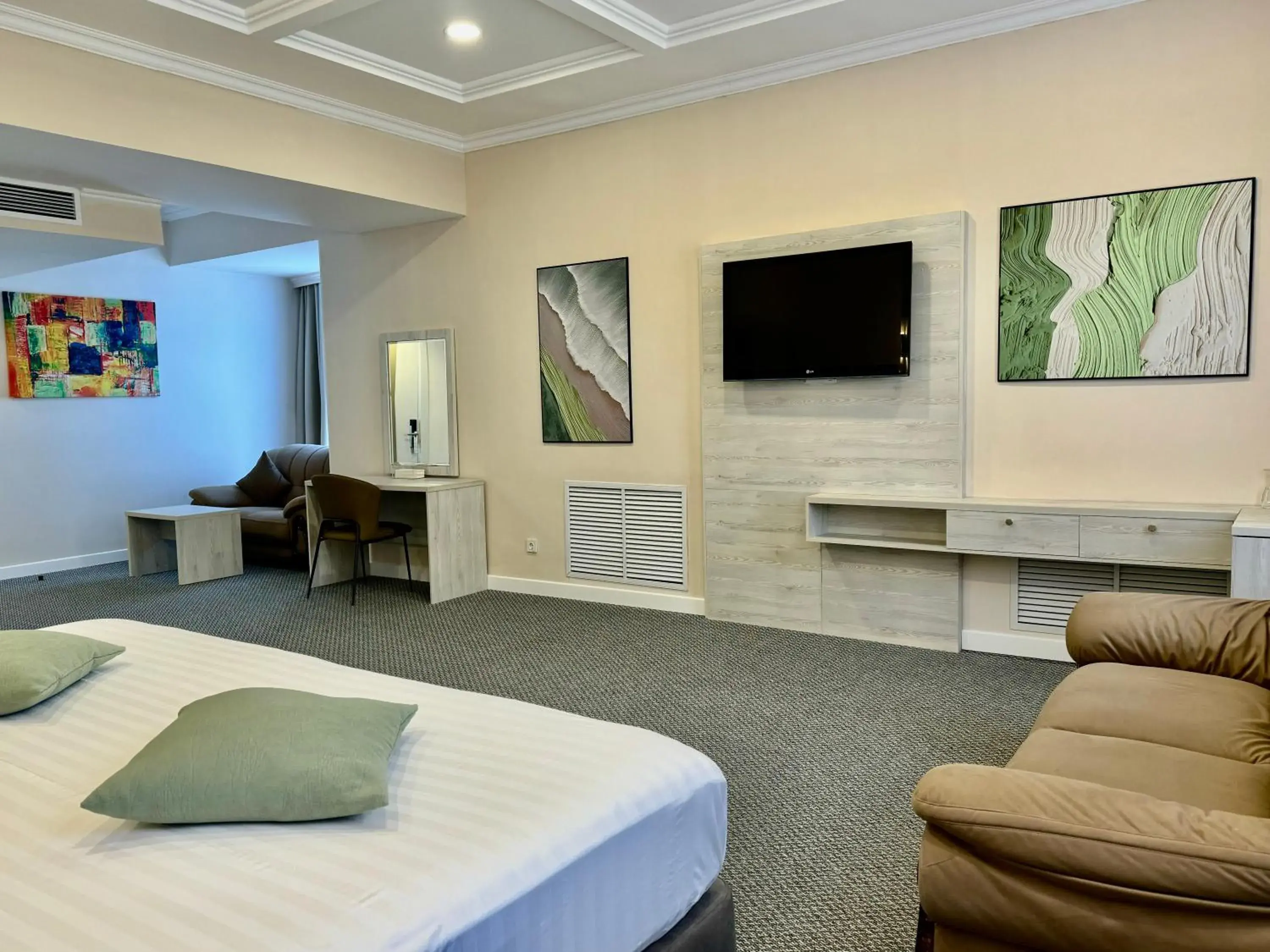 Communal lounge/ TV room, Bed in Grand Hotel Eurasia Communal lounge/ TV room, Bed in Grand Hotel Eurasia