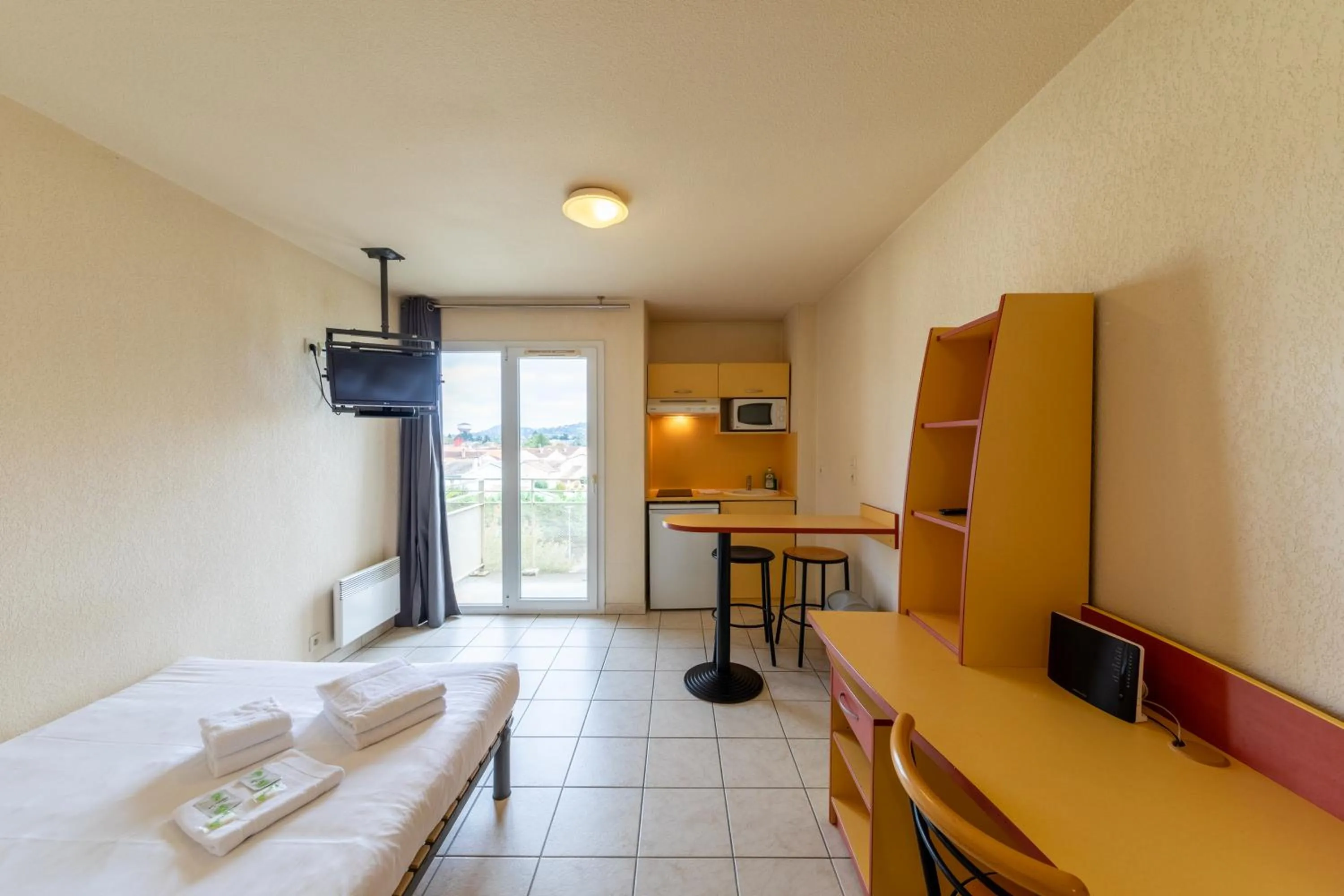 View (from property/room), Bed in Résidence Columba - Apparts meublés Agen Sud