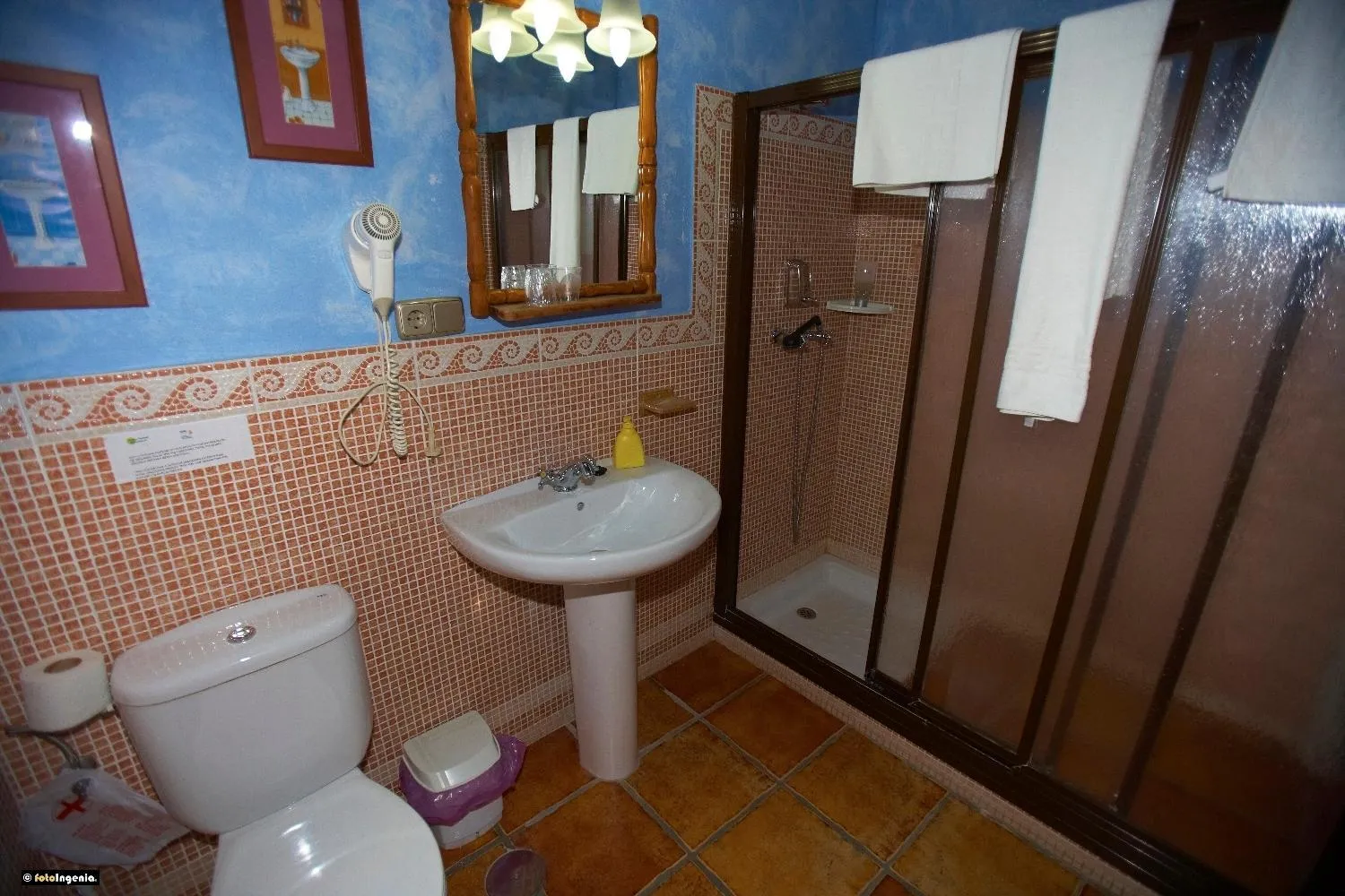 Bathroom in Hotel Enrique Calvillo