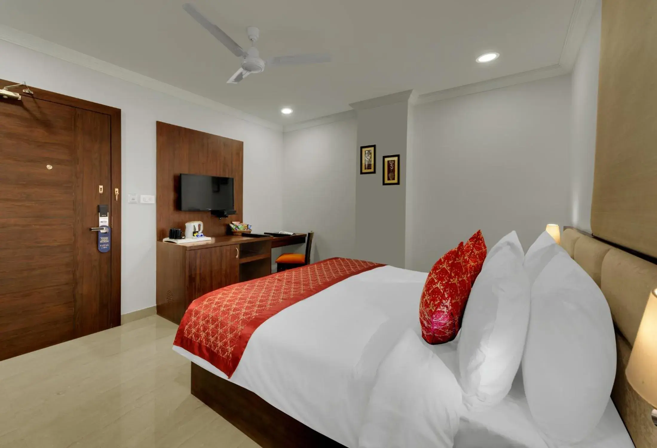 Bedroom, Bed in Avins Beacon Hotel - Udaipur Bedroom, Bed in Avins Beacon Hotel - Udaipur