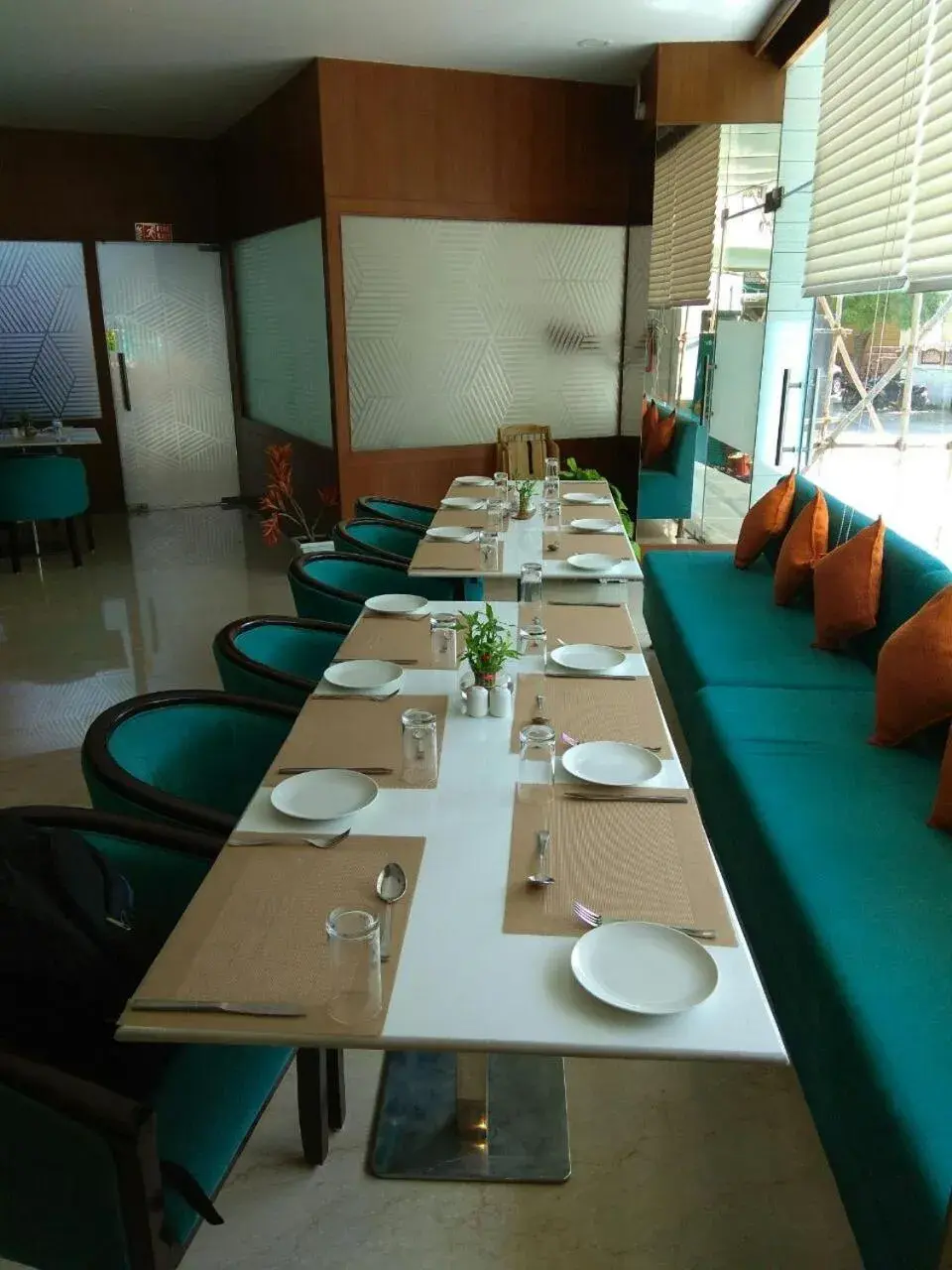 Restaurant/places to eat in Avins Beacon Hotel - Udaipur Restaurant/places to eat in Avins Beacon Hotel - Udaipur