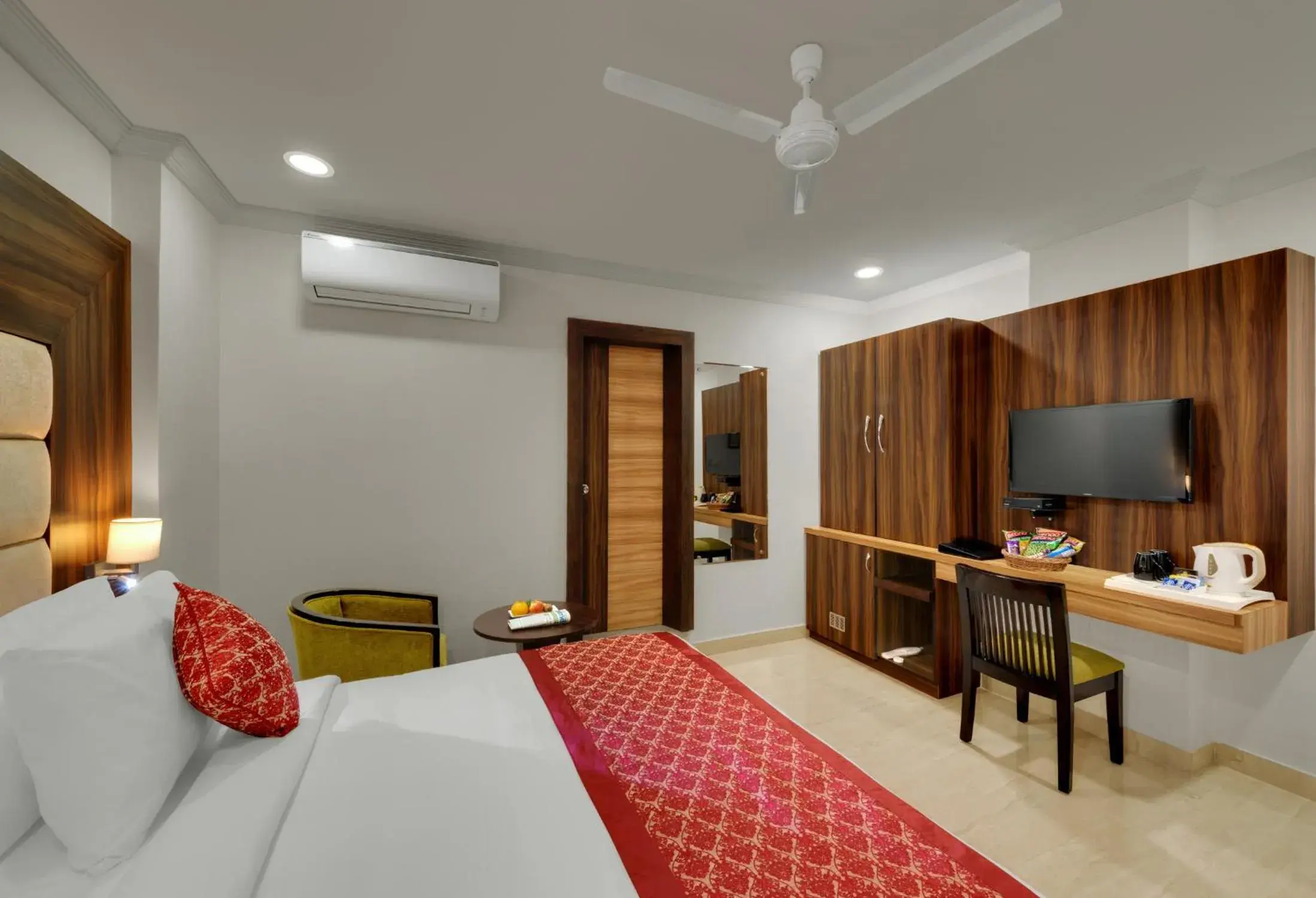 Bedroom, Bed in Avins Beacon Hotel - Udaipur Bedroom, Bed in Avins Beacon Hotel - Udaipur