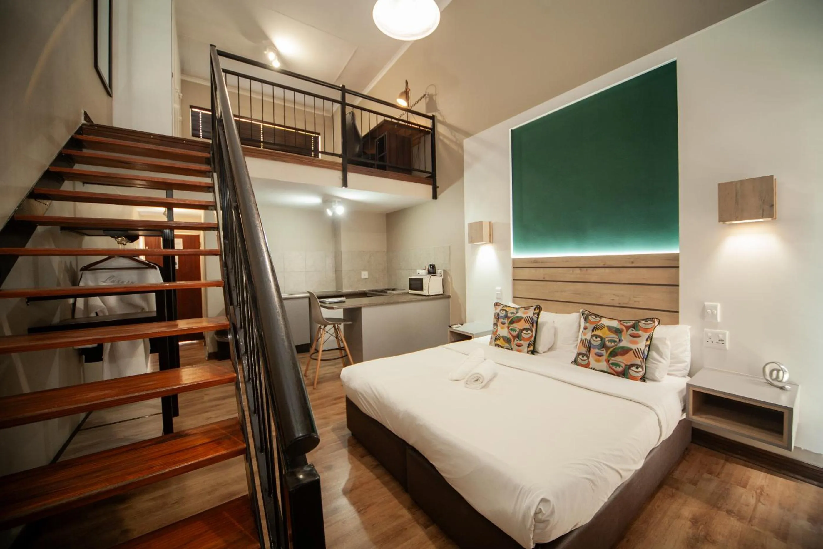 Photo of the whole room, Bed in Hotel @ Tzaneen