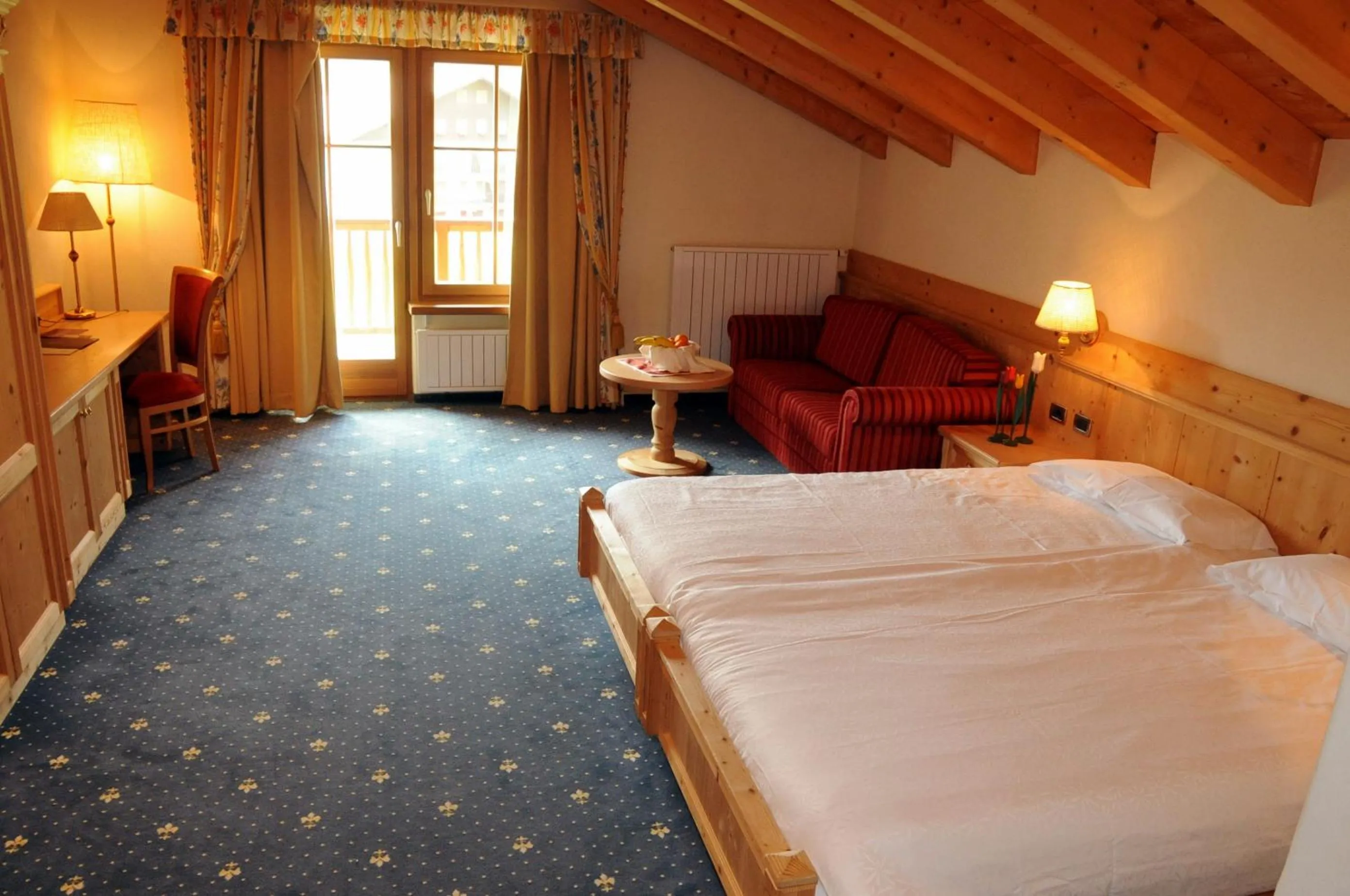 Photo of the whole room, Bed in TH Corvara - Greif Hotel