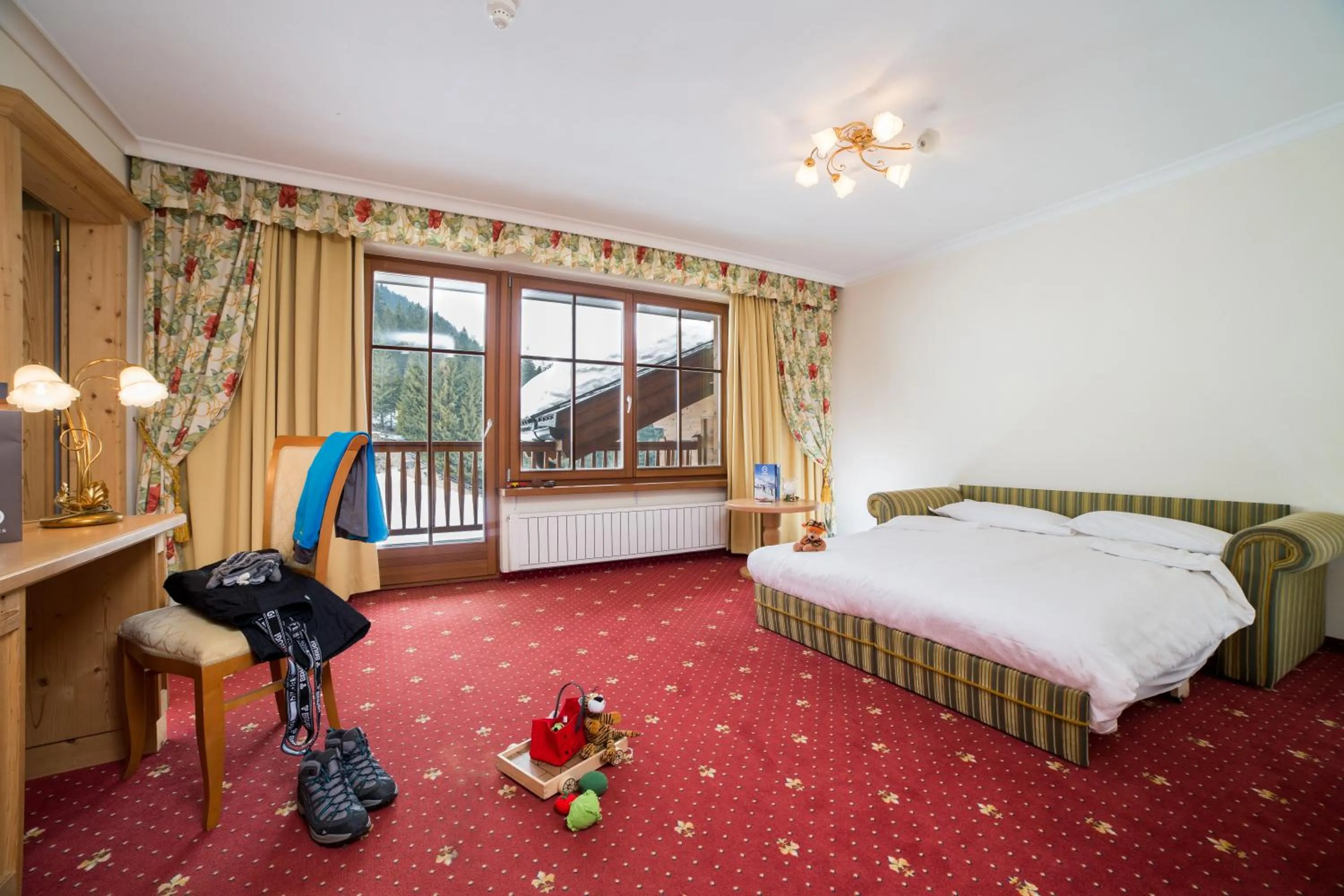 Photo of the whole room, Bed in TH Corvara - Greif Hotel