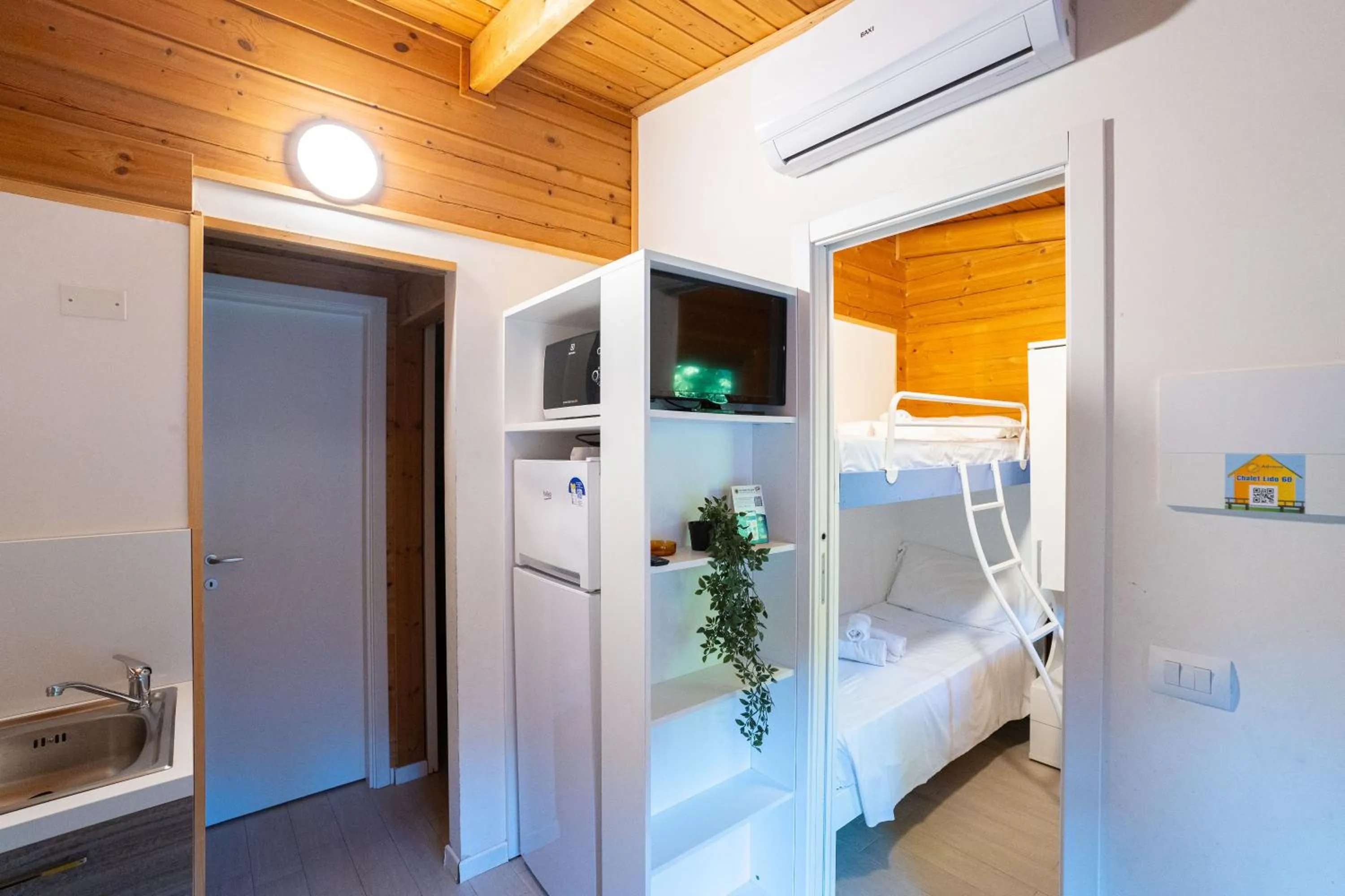 Photo of the whole room, Bed in Club del Sole Adriano Family Camping Village