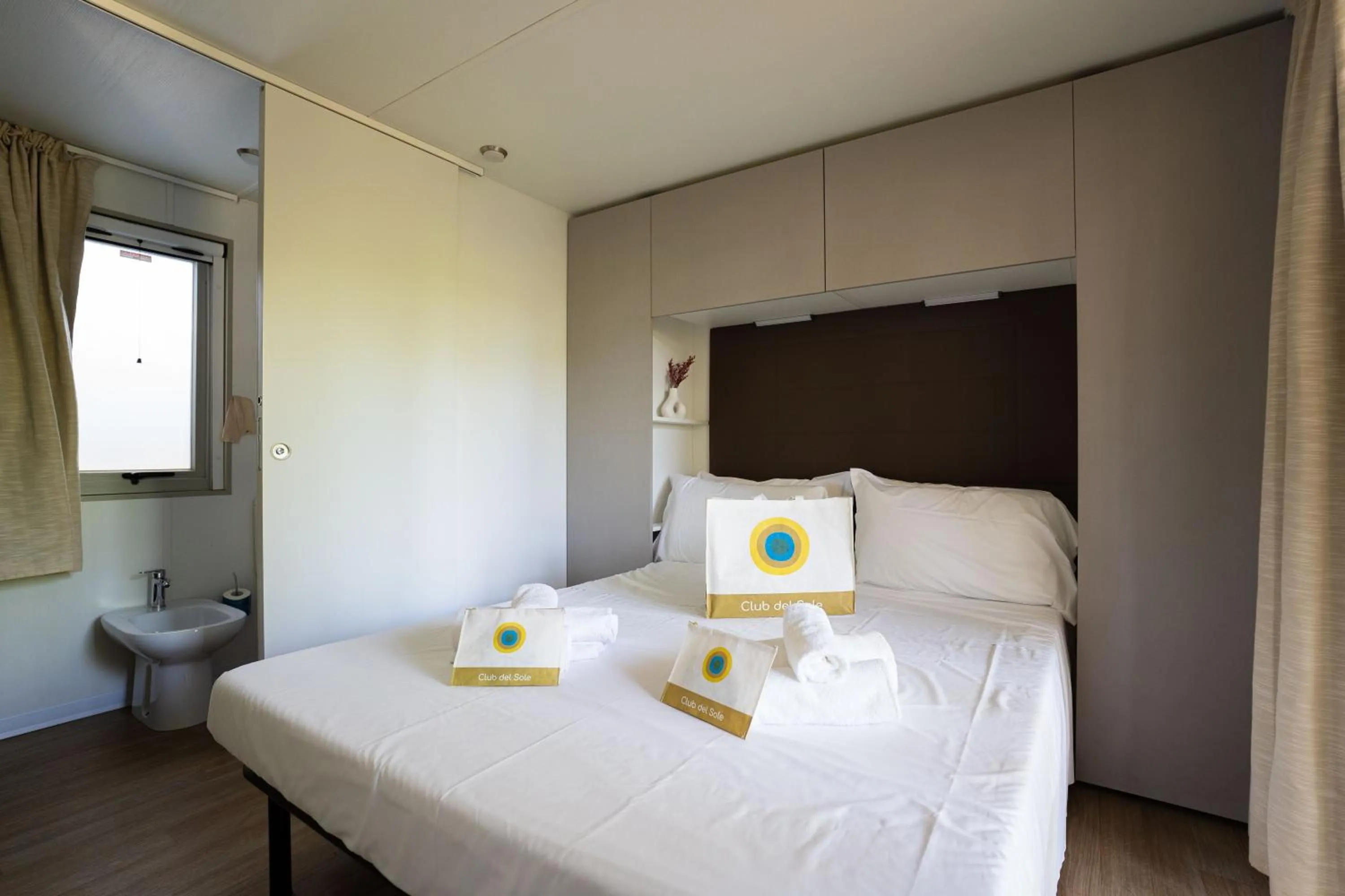 Bedroom, Bed in Club del Sole Adriano Family Camping Village