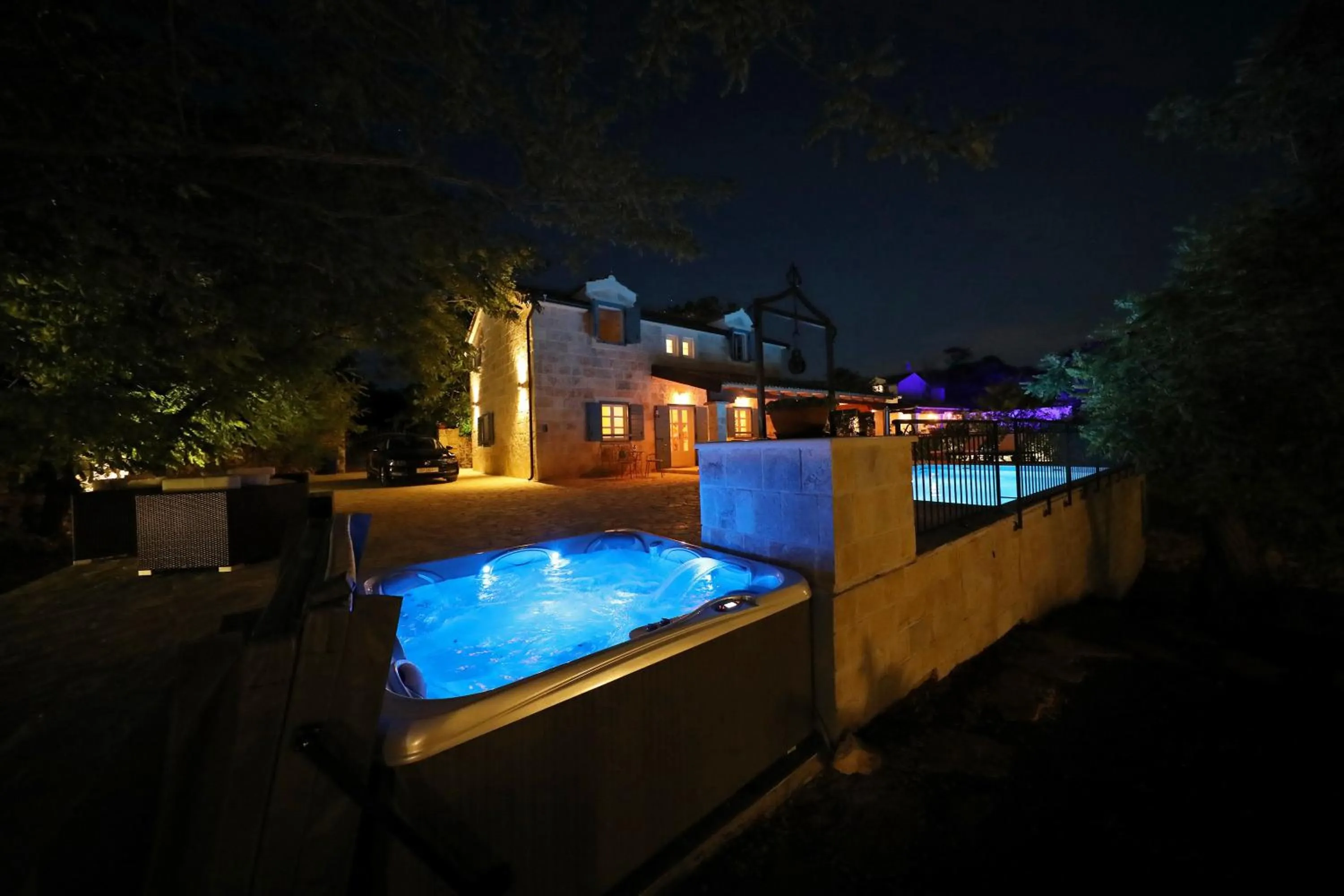 Hot Tub in Villa Mare