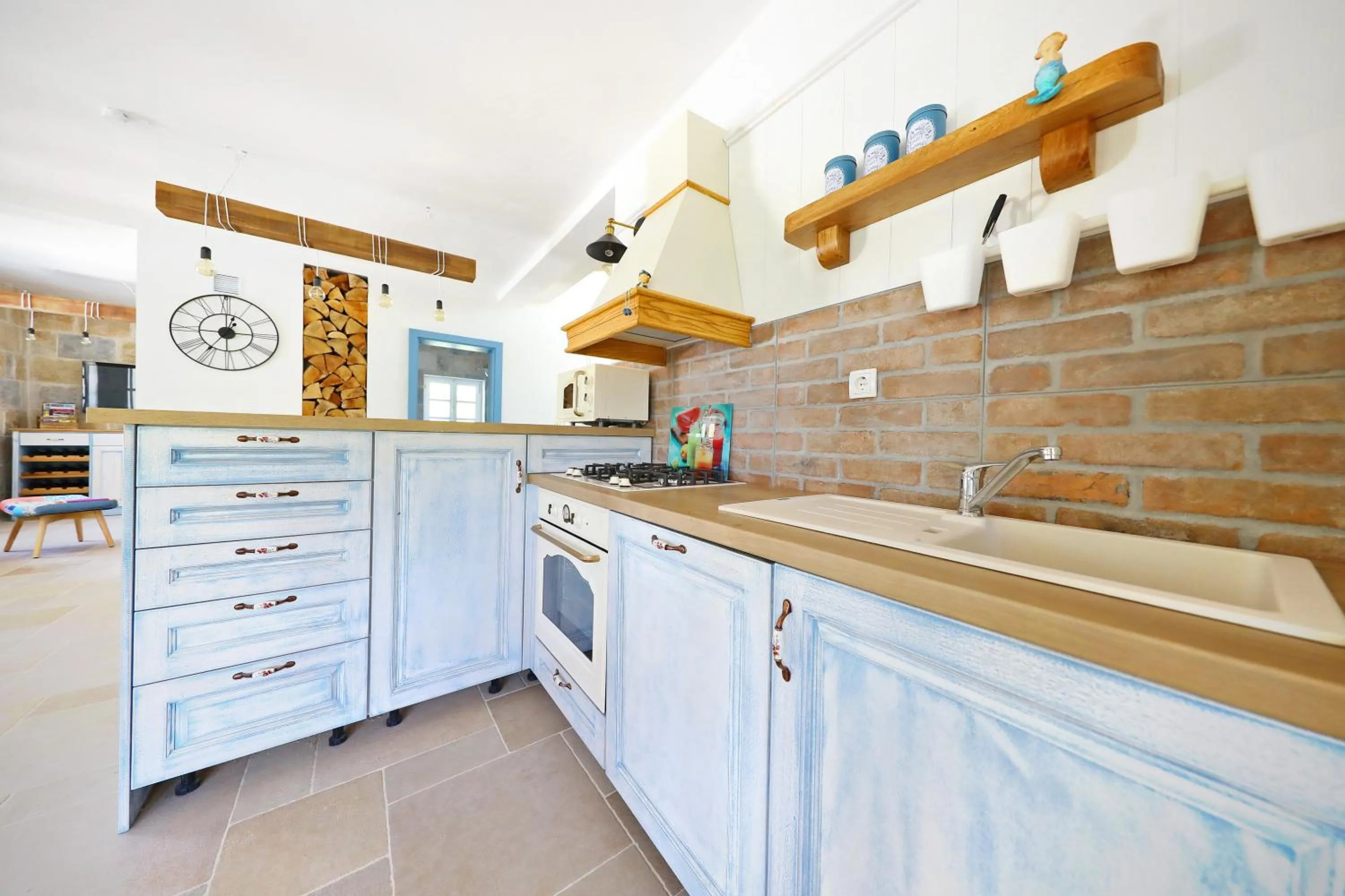 Kitchen or kitchenette in Villa Mare