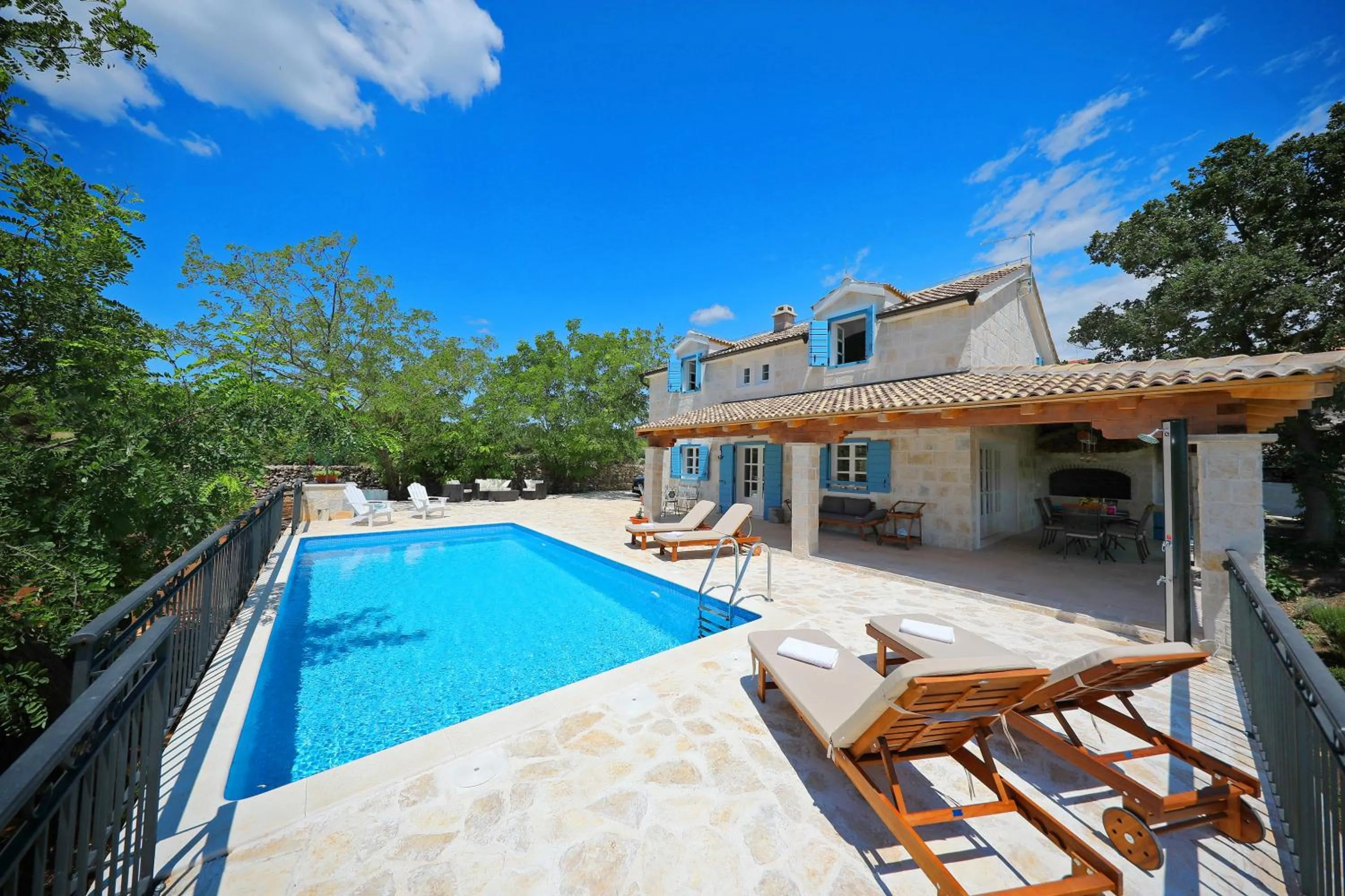 Swimming pool in Villa Mare