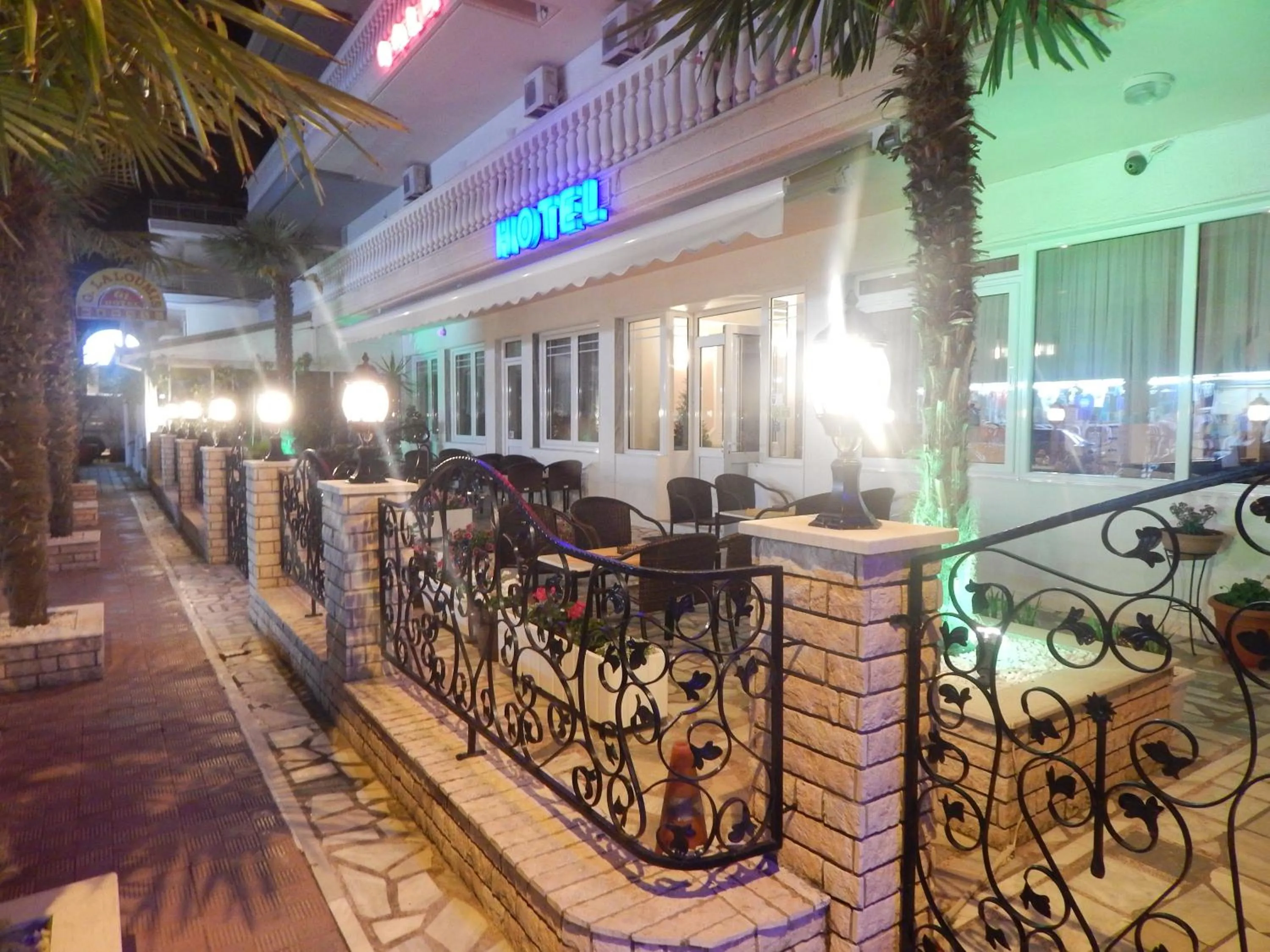 Facade/entrance in Gold Stern