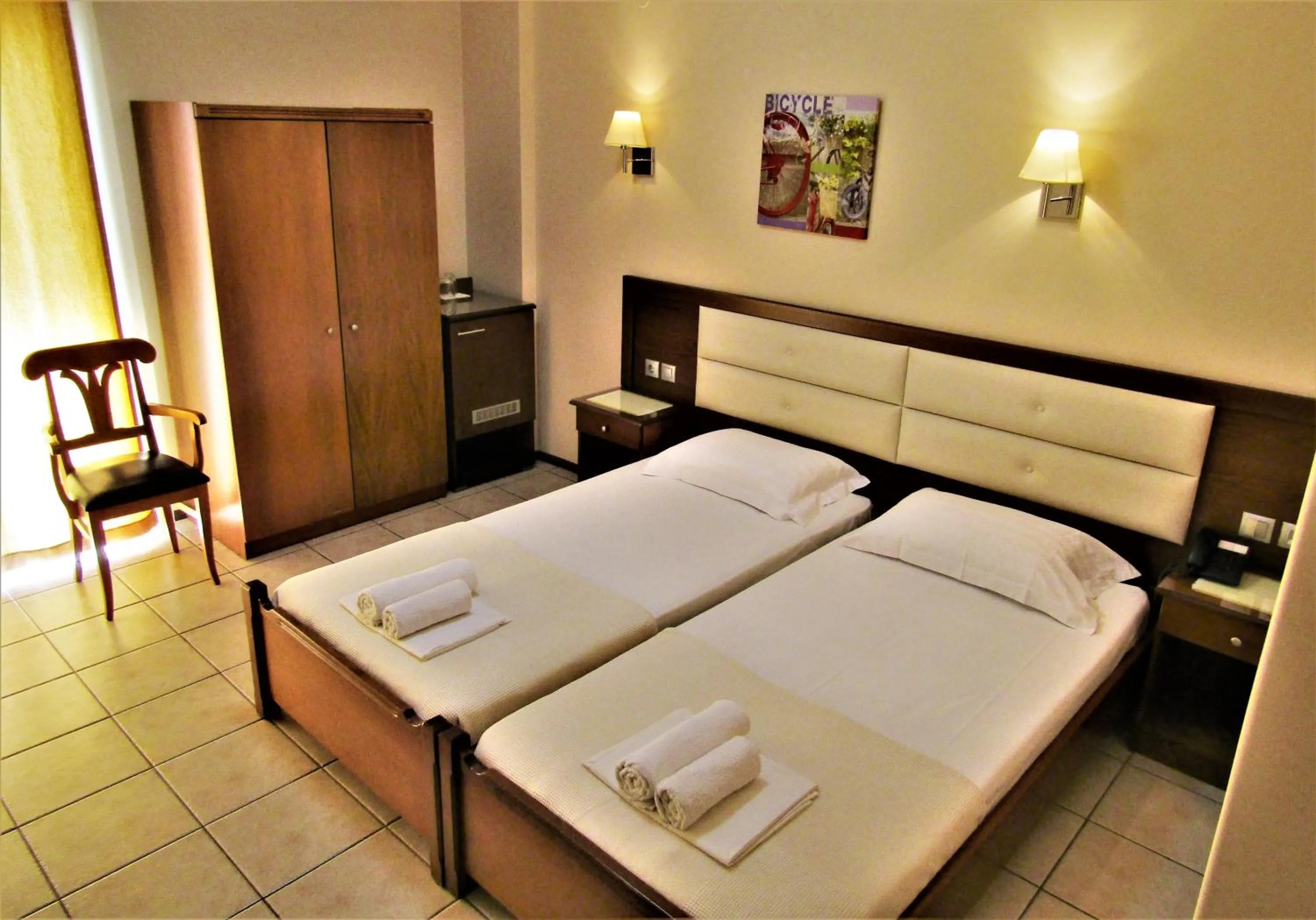 Bedroom, Bed in Gold Stern