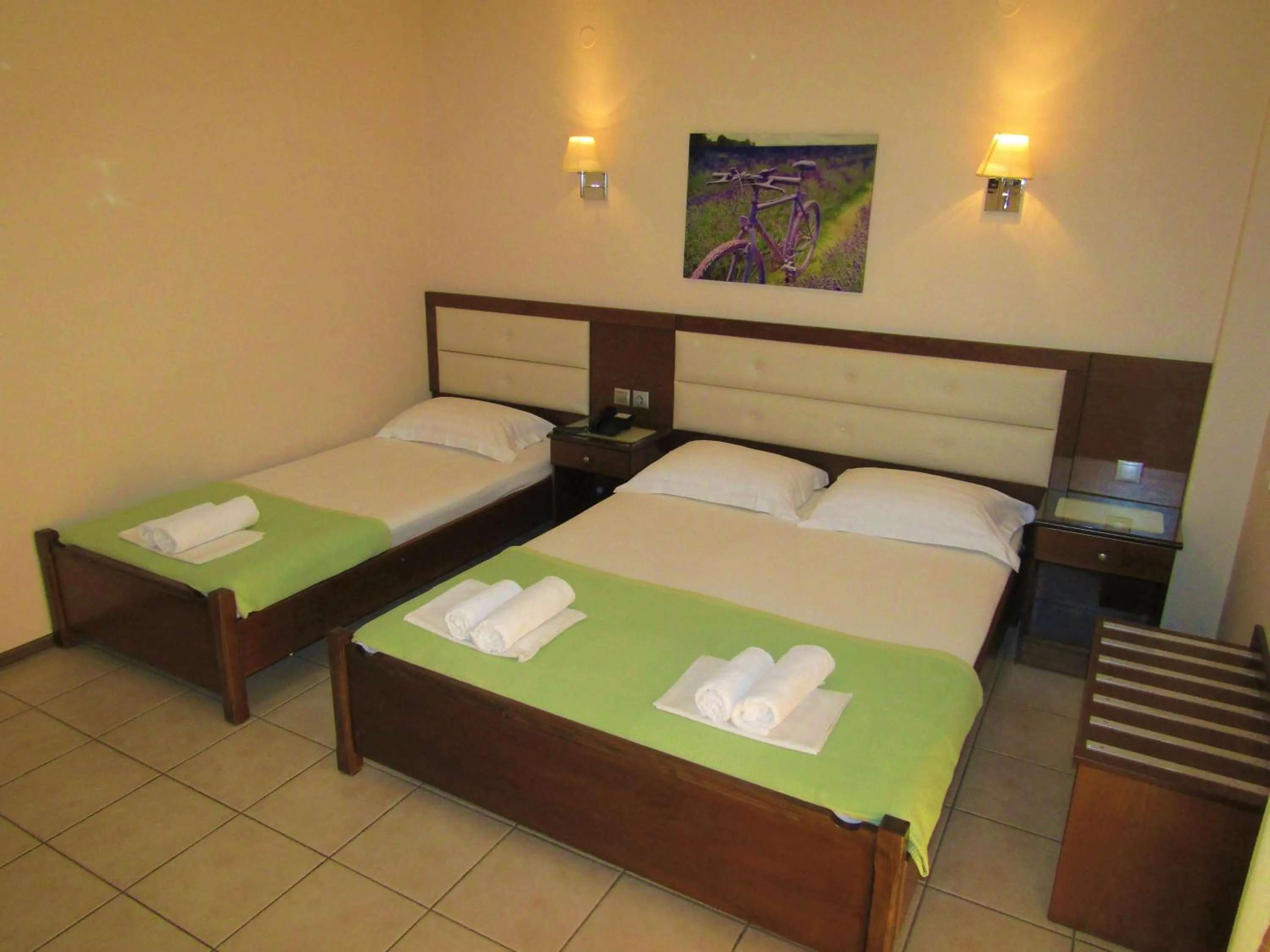 Bedroom, Bed in Gold Stern