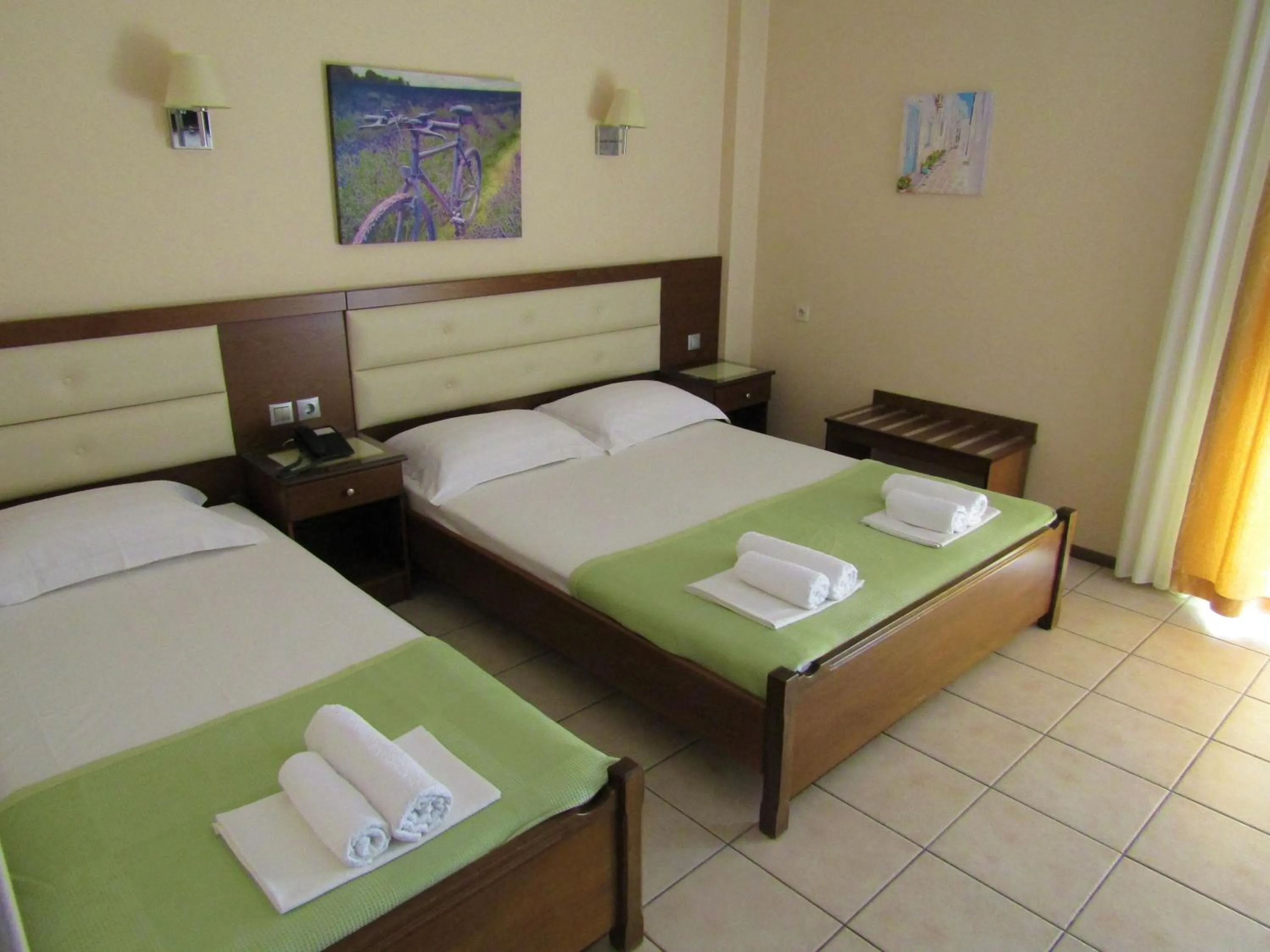 Bedroom, Bed in Gold Stern