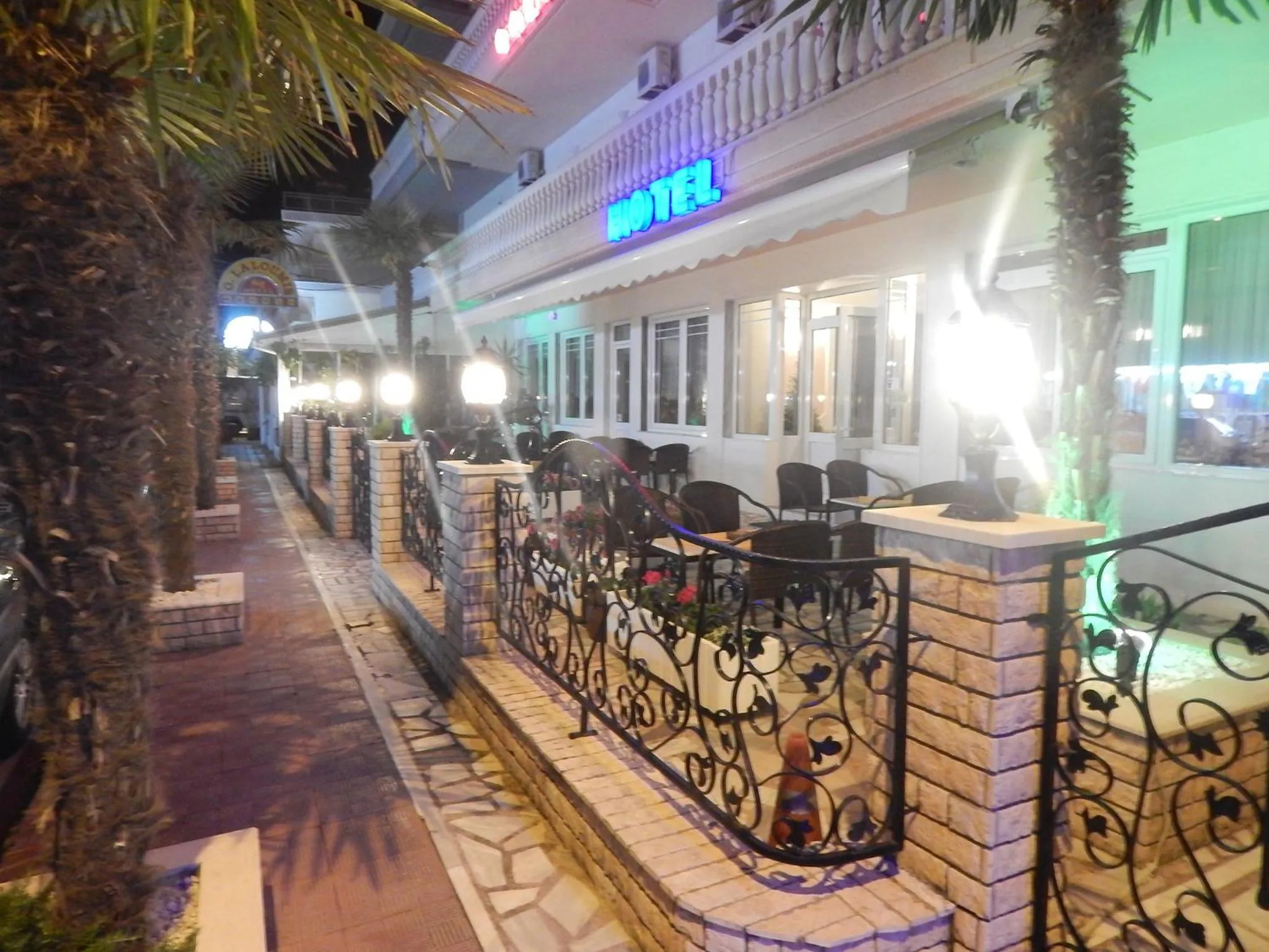 Facade/entrance in Gold Stern