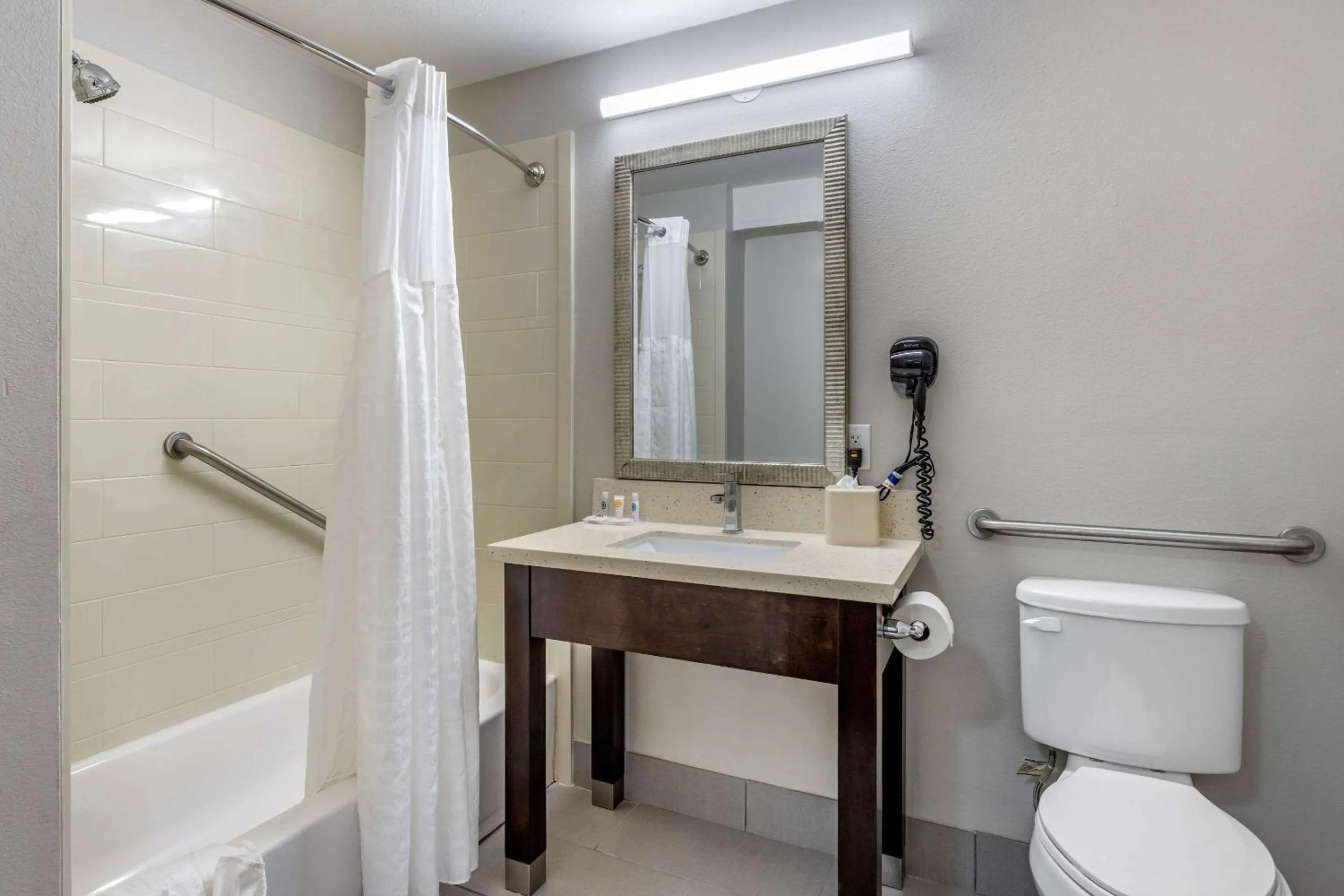 Bathroom in Comfort Inn & Suites North Little Rock JFK Blvd