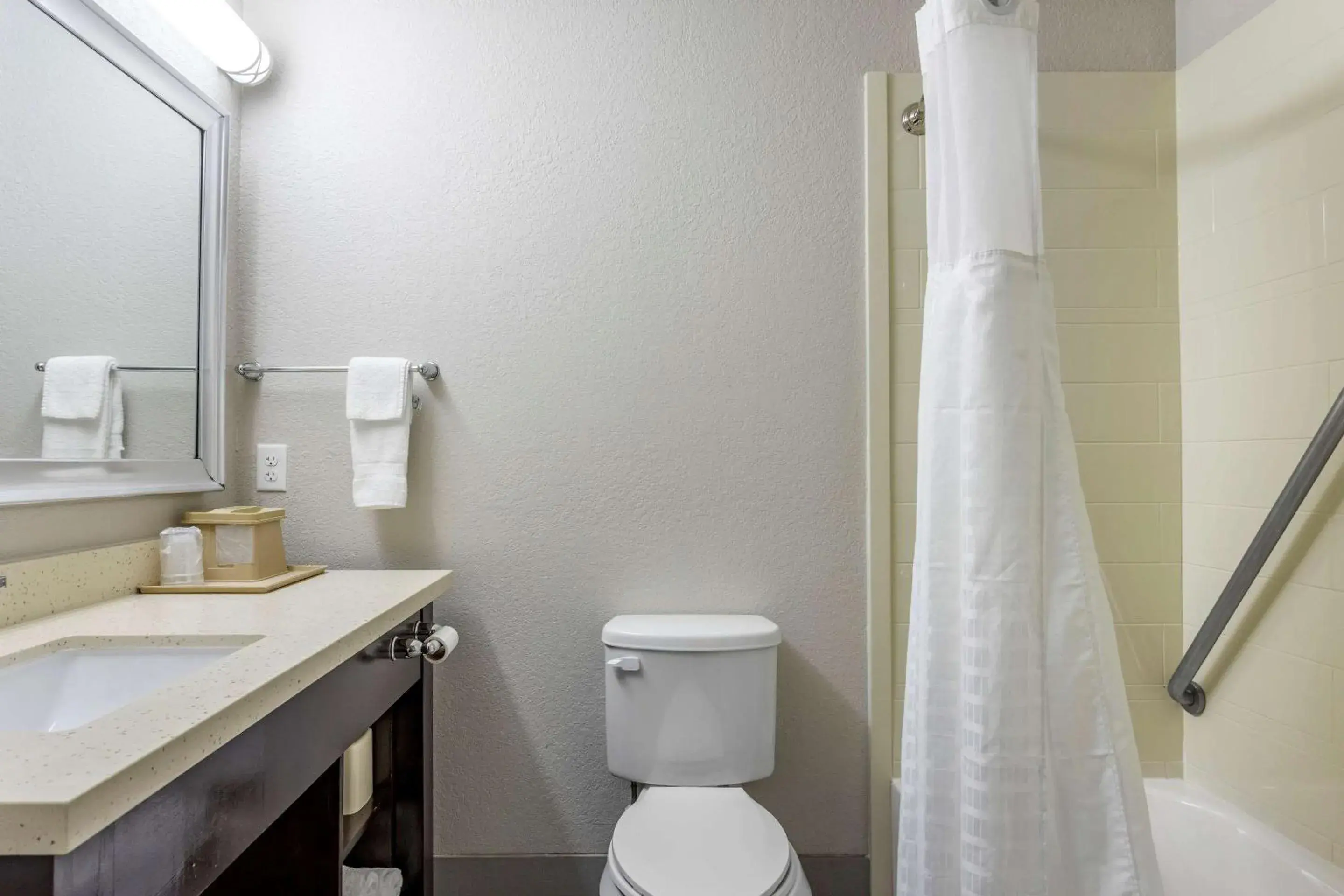 King Suite with Sofa Bed - Non-Smoking in Comfort Inn & Suites North Little Rock JFK Blvd King Suite with Sofa Bed - Non-Smoking in Comfort Inn & Suites North Little Rock JFK Blvd